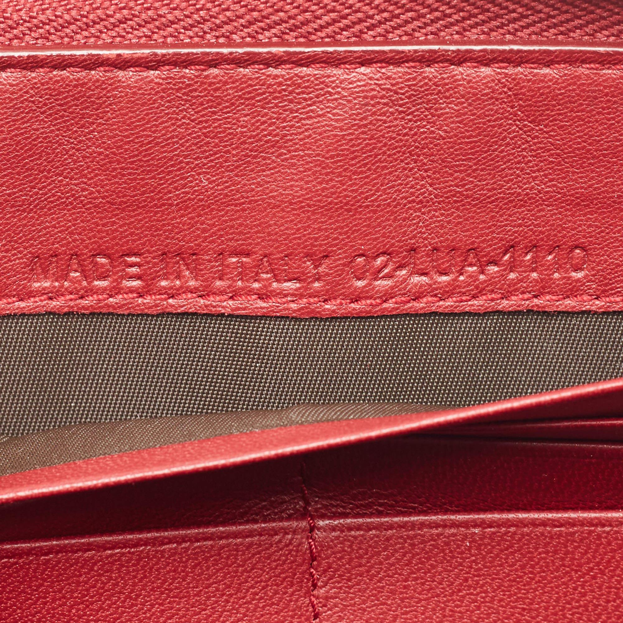 Dior Rote Cannage Lady Dior Portemonnaie aus Lackleder mit Reißverschluss oben im Angebot 3