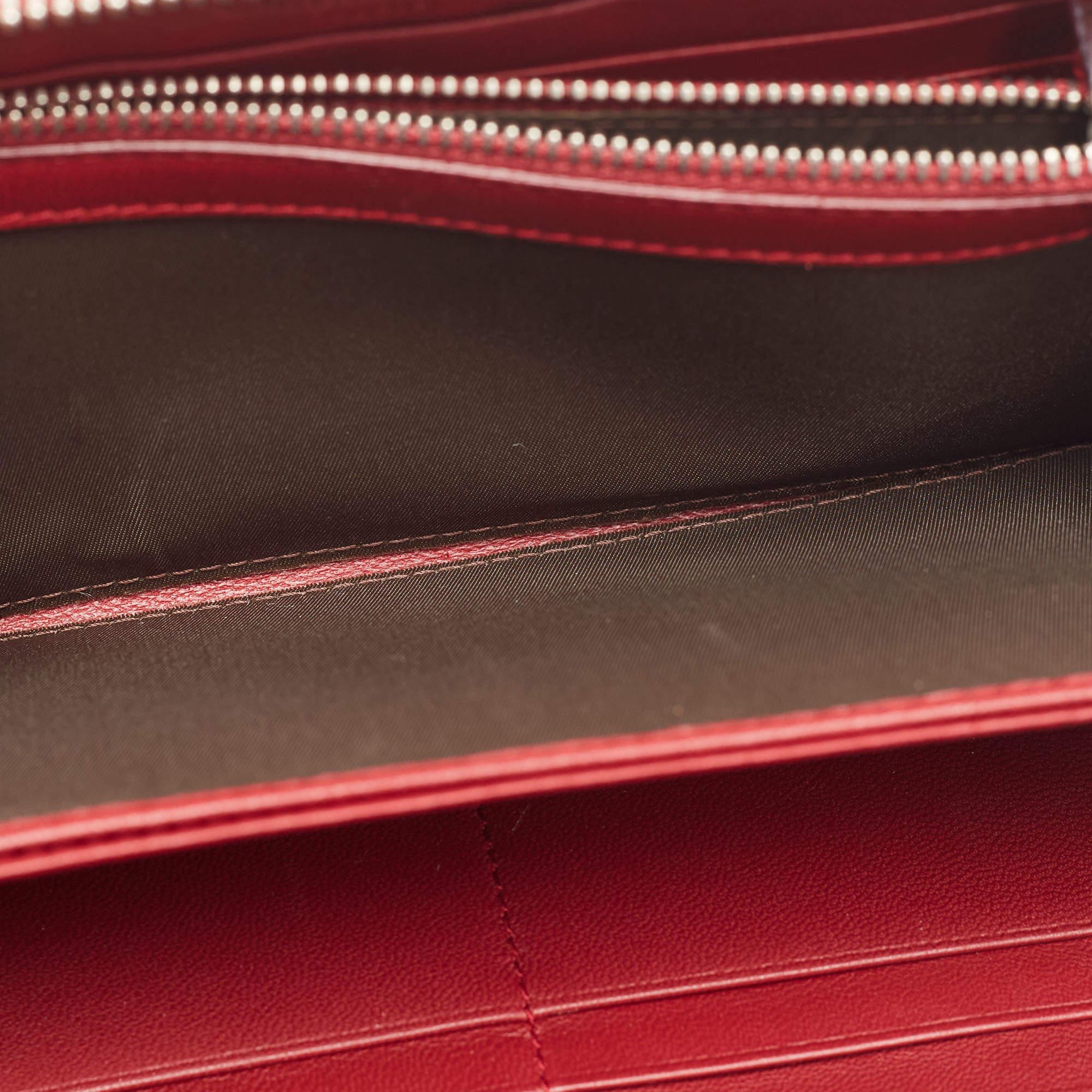 Dior Rote Cannage Lady Dior Portemonnaie aus Lackleder mit Reißverschluss oben im Angebot 5