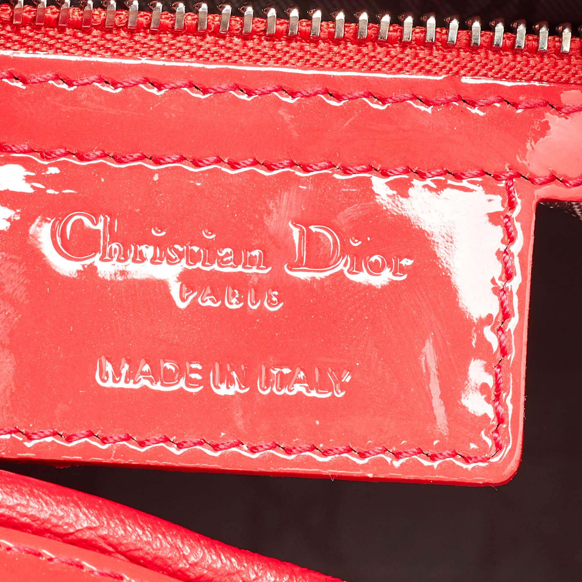 Dior - Grand sac cabas Lady Dior en cuir verni rouge cannage 6