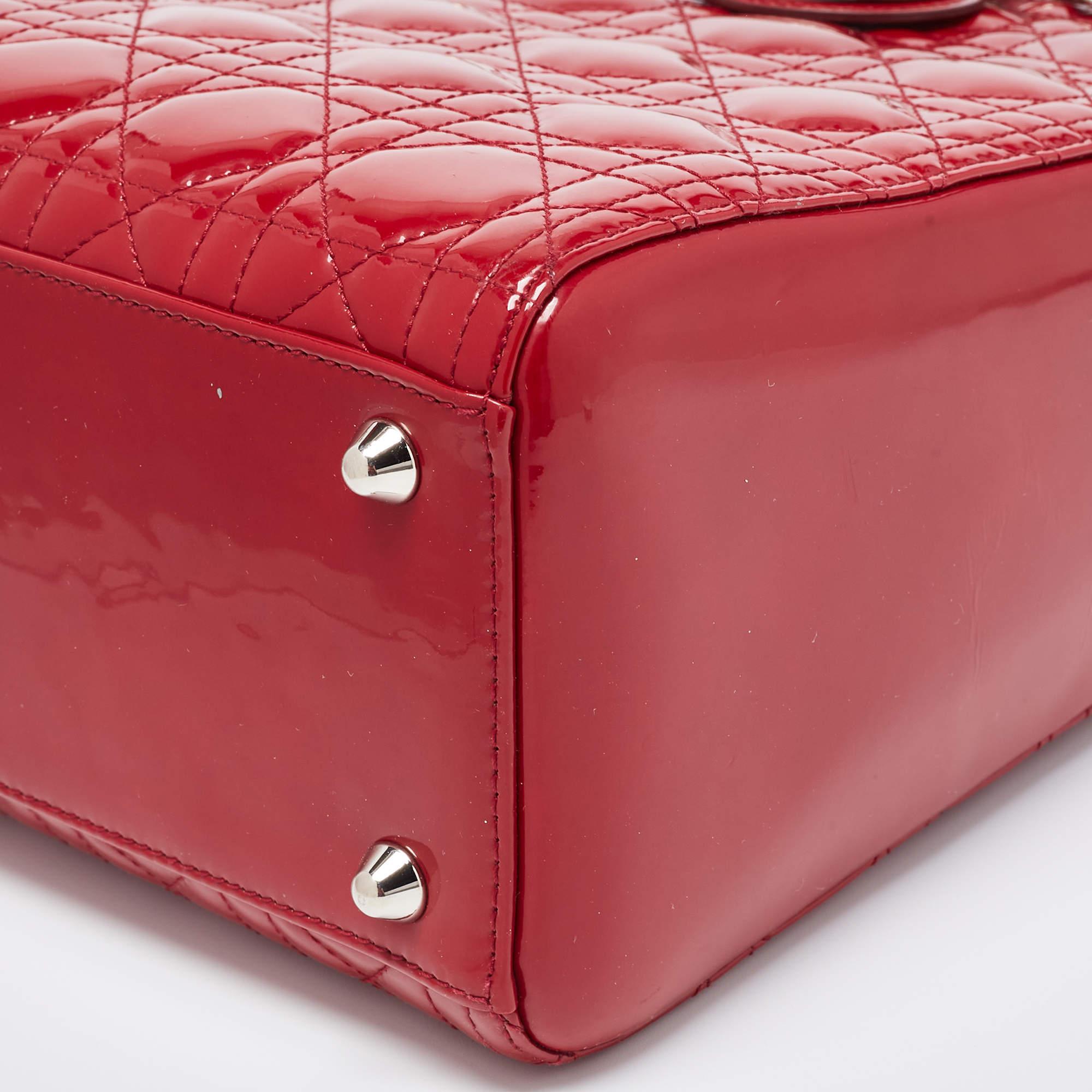 Dior - Grand sac cabas Lady Dior en cuir verni rouge cannage en vente 8