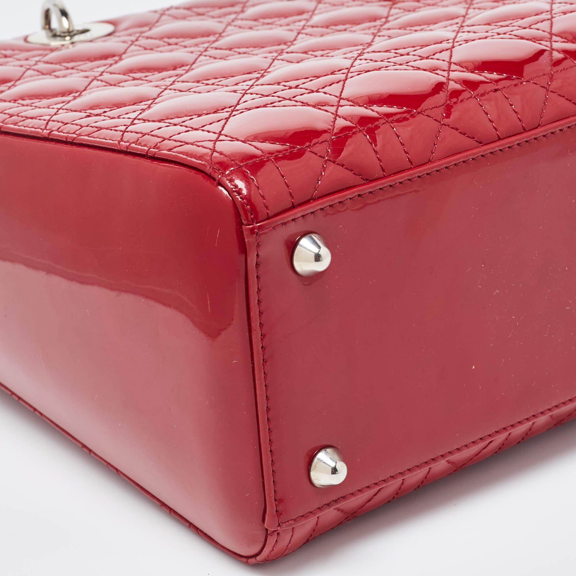 Dior - Grand sac cabas Lady Dior en cuir verni rouge cannage en vente 9