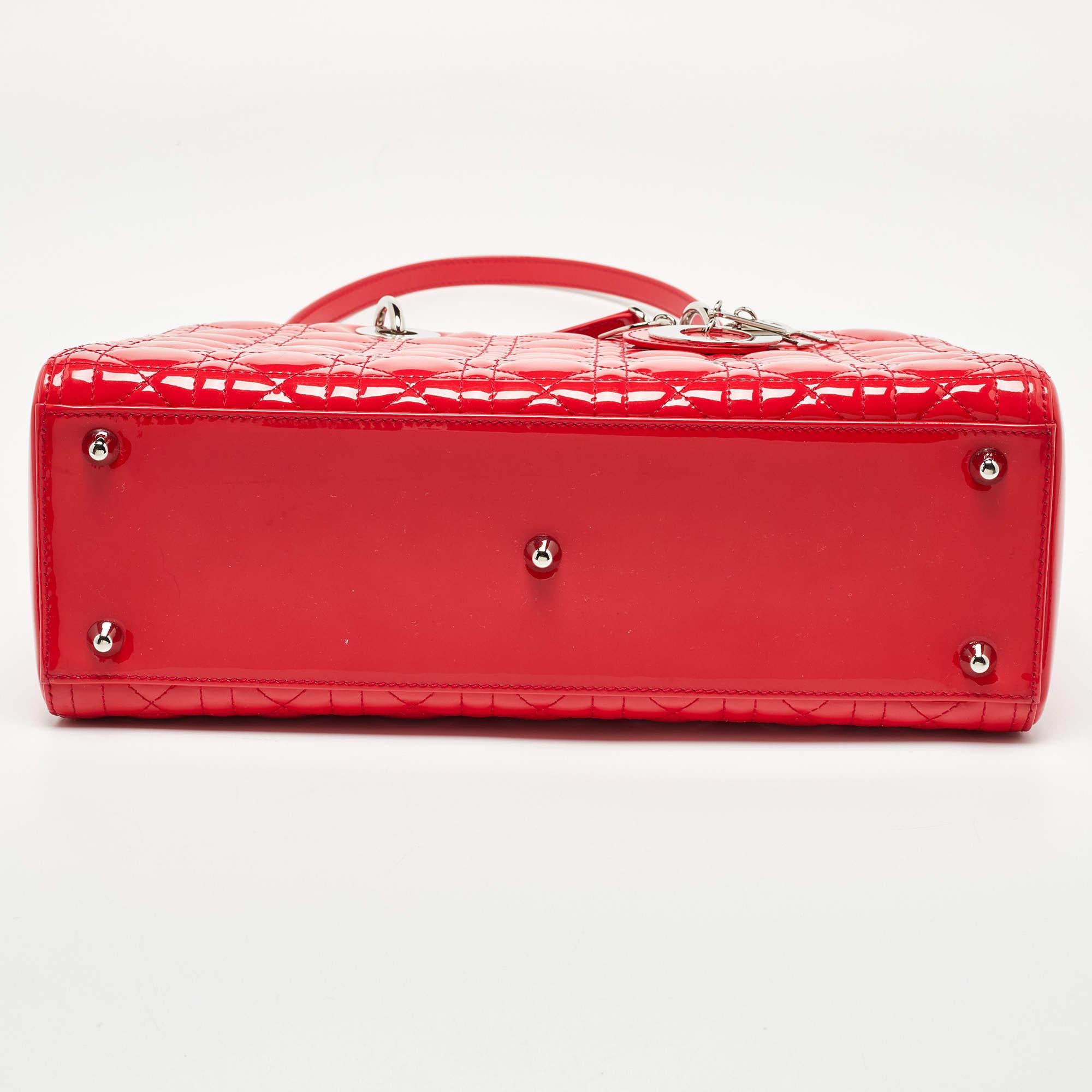 Dior - Grand sac cabas Lady Dior en cuir verni rouge cannage 1