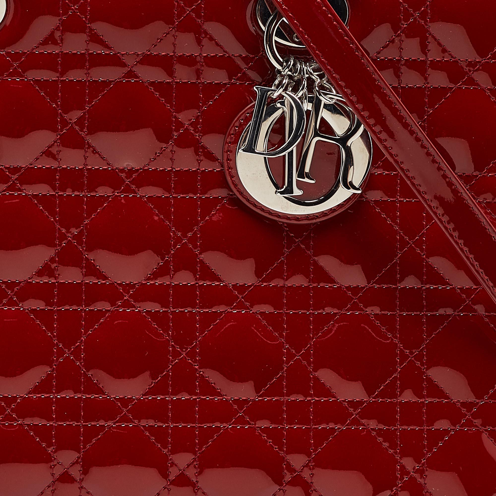 Dior Rote Cannage Große Lady Dior Tragetasche aus Lackleder im Angebot 1