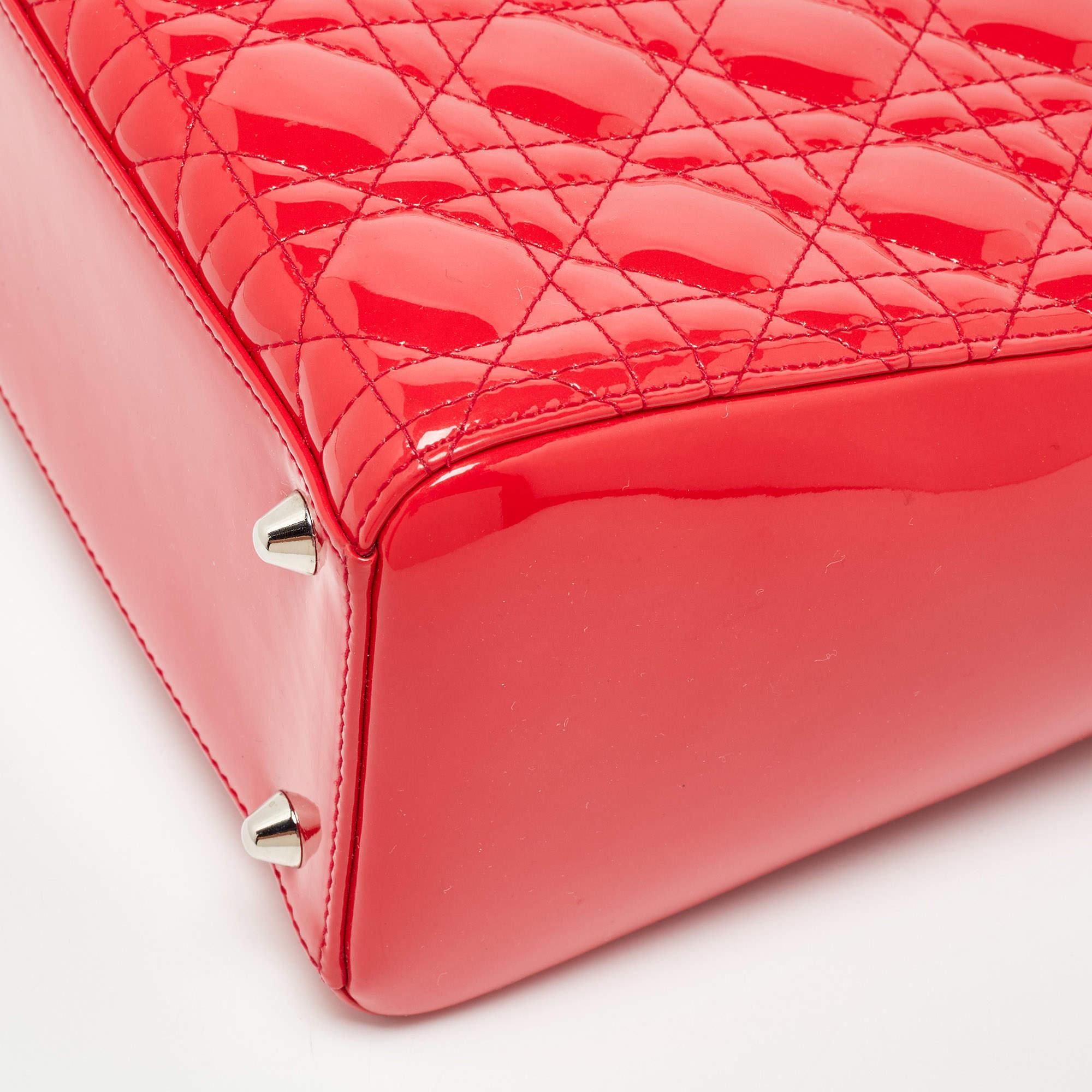 Dior - Grand sac cabas Lady Dior en cuir verni rouge cannage 3