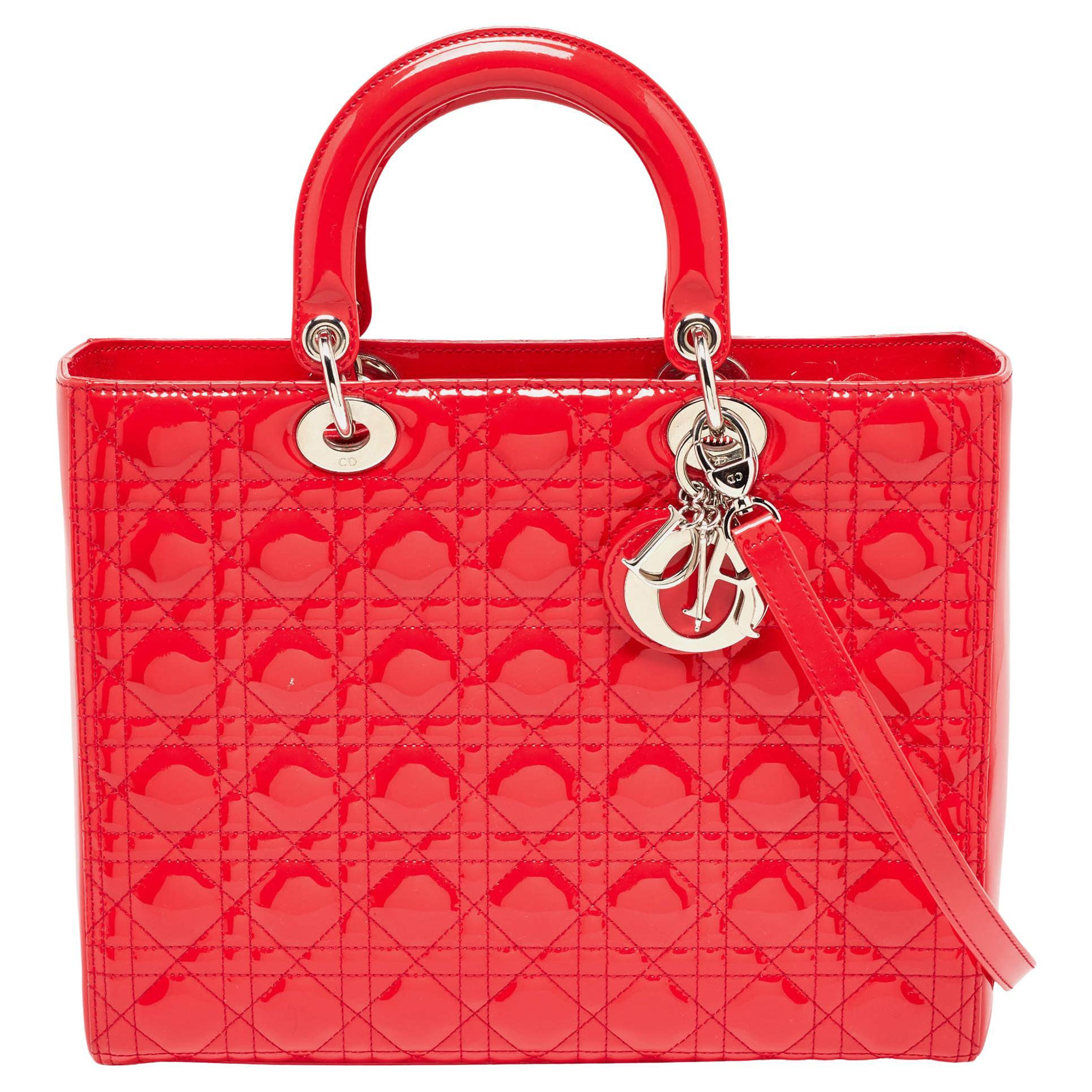 Dior - Grand sac cabas Lady Dior en cuir verni rouge cannage