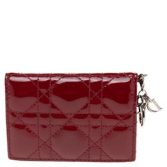 Dior Rotes Cannage Mini Lady Dior Kartenetui aus Lackleder