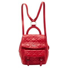 Dior Roter Cannage Rucksack aus gestepptem Leder mit Sterndust