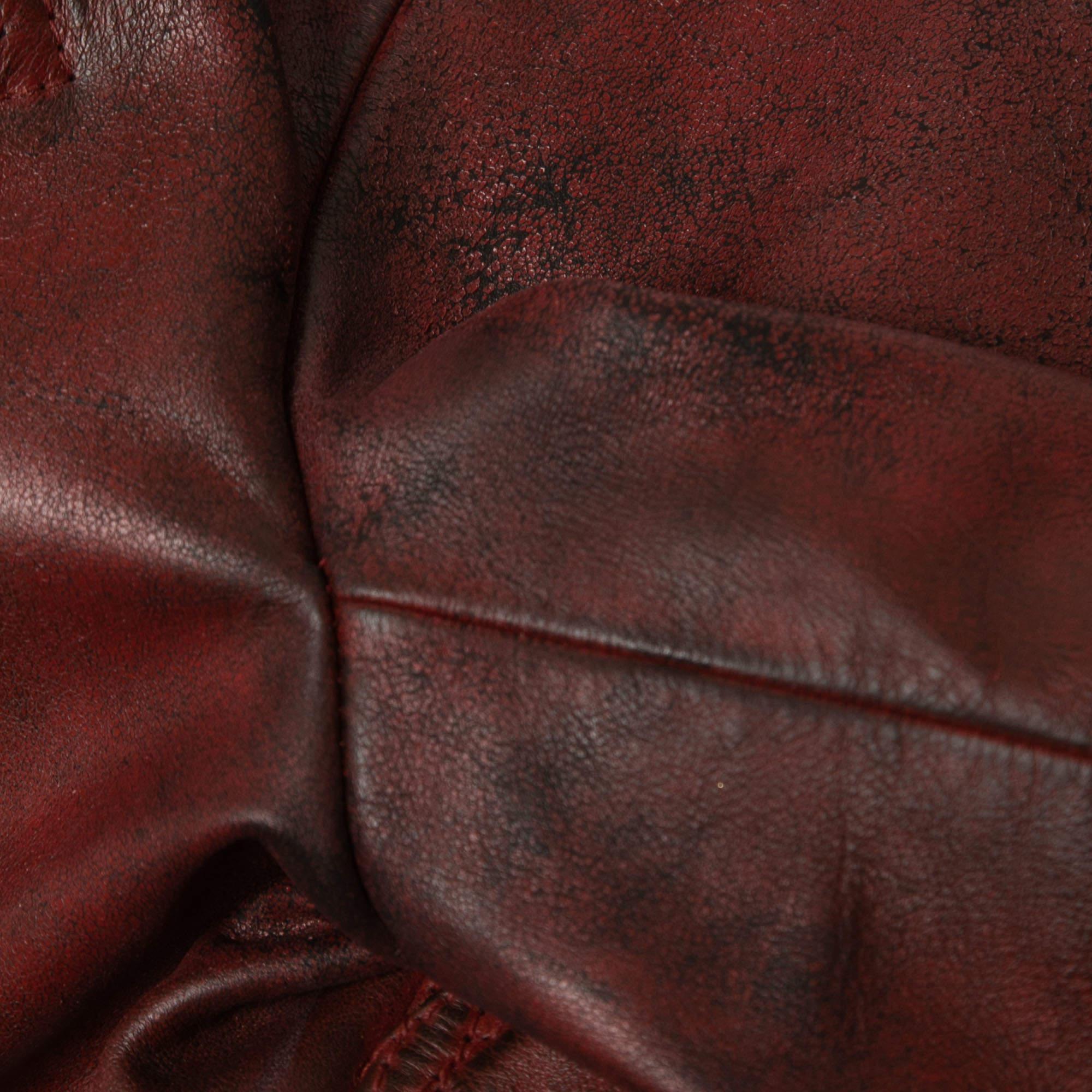 Cazadora motera de piel envejecida roja Dior M en venta 1