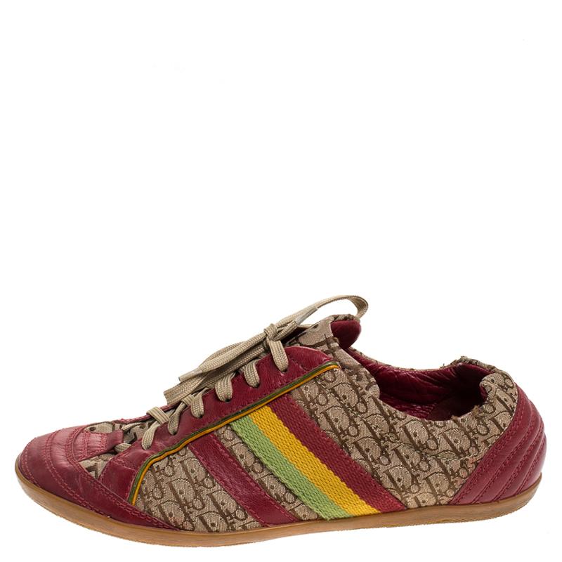 Created to provide comfort, these Dior sneakers are trendy and stylish. Meticulously crafted from Diorissimo canvas, they feature leather details, a lace-up vamp, and rubber soles. They have been styled as a round-toe. Wear them with your casual