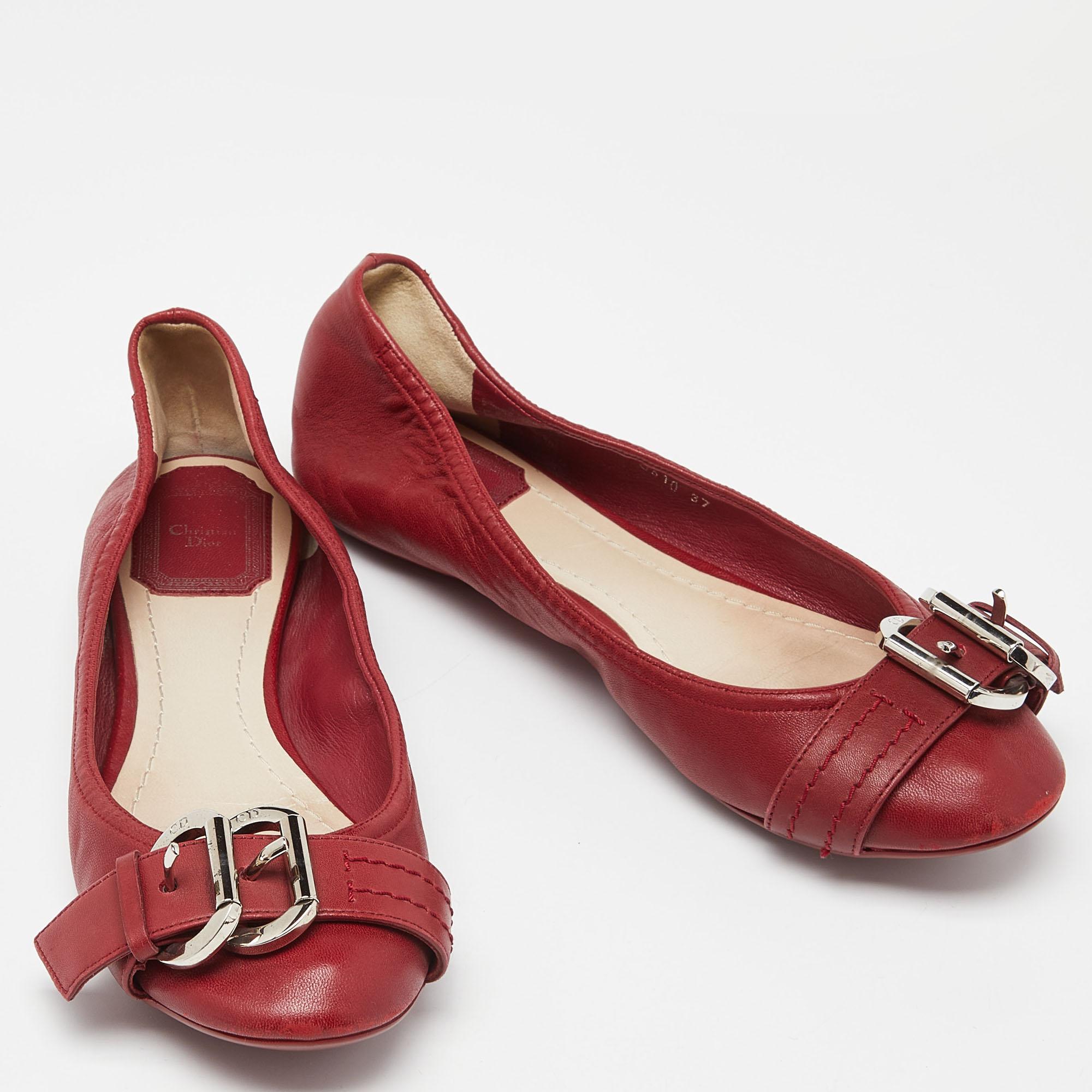 Dior Red Leather Buckle Ballet Flats Size 37 In Good Condition For Sale In Dubai, Al Qouz 2