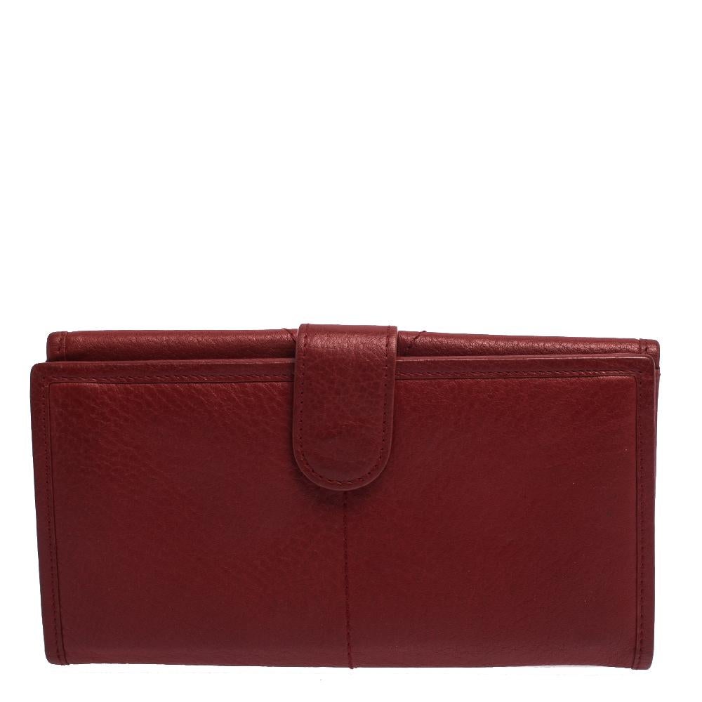 A beautiful wallet for stylish women, this Dior continental wallet is perfect to carry along with you while you step out to run errands. Crafted in red leather, this wallet is accented with metal detail on the front to complete the look.

