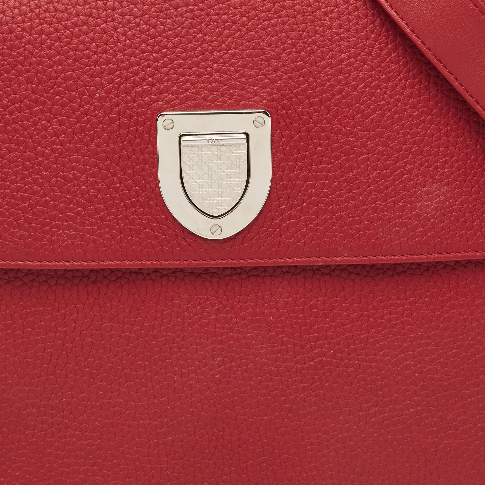 Dior grand sac à main Diorever en cuir rouge en vente 6