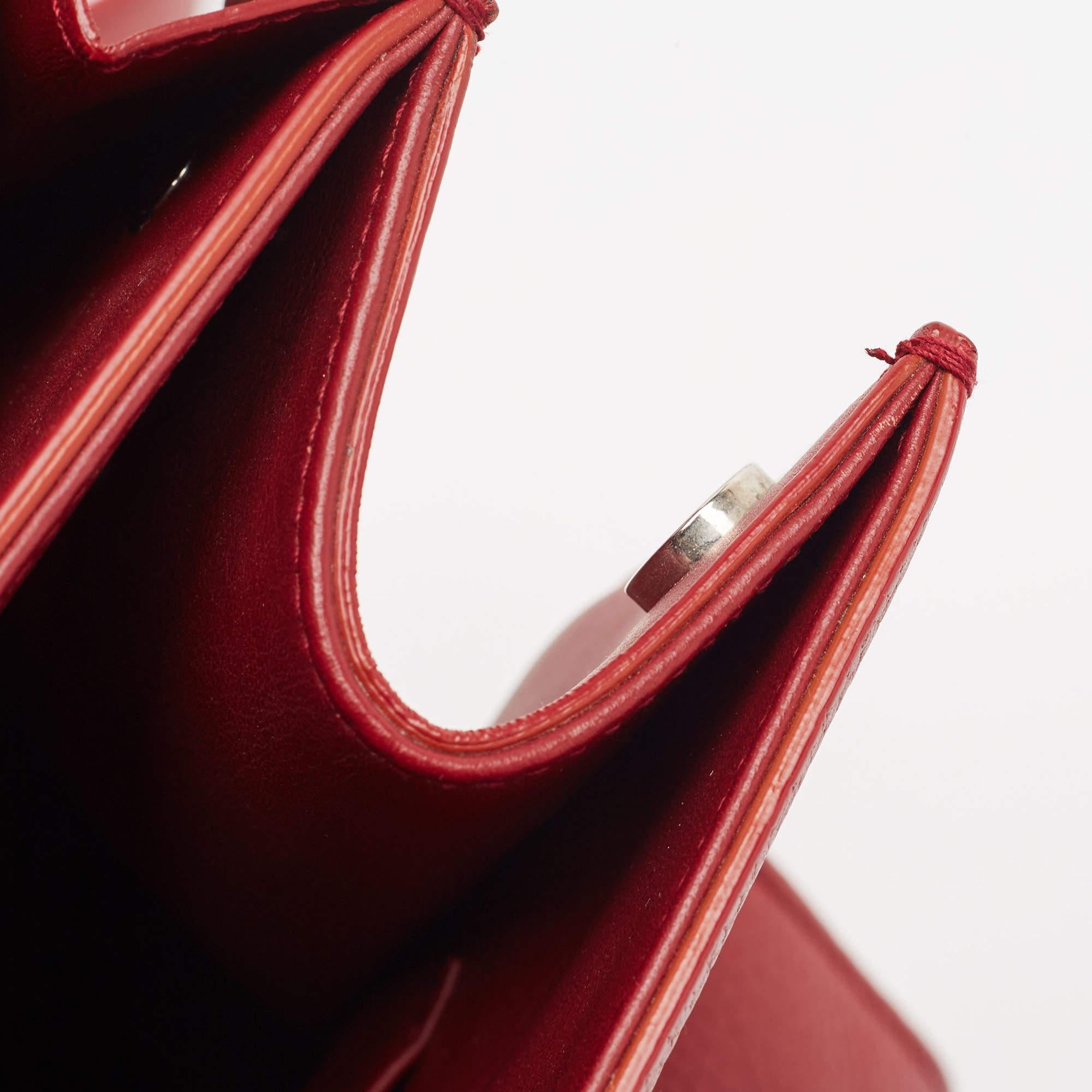 Dior grand sac à main Diorever en cuir rouge en vente 8