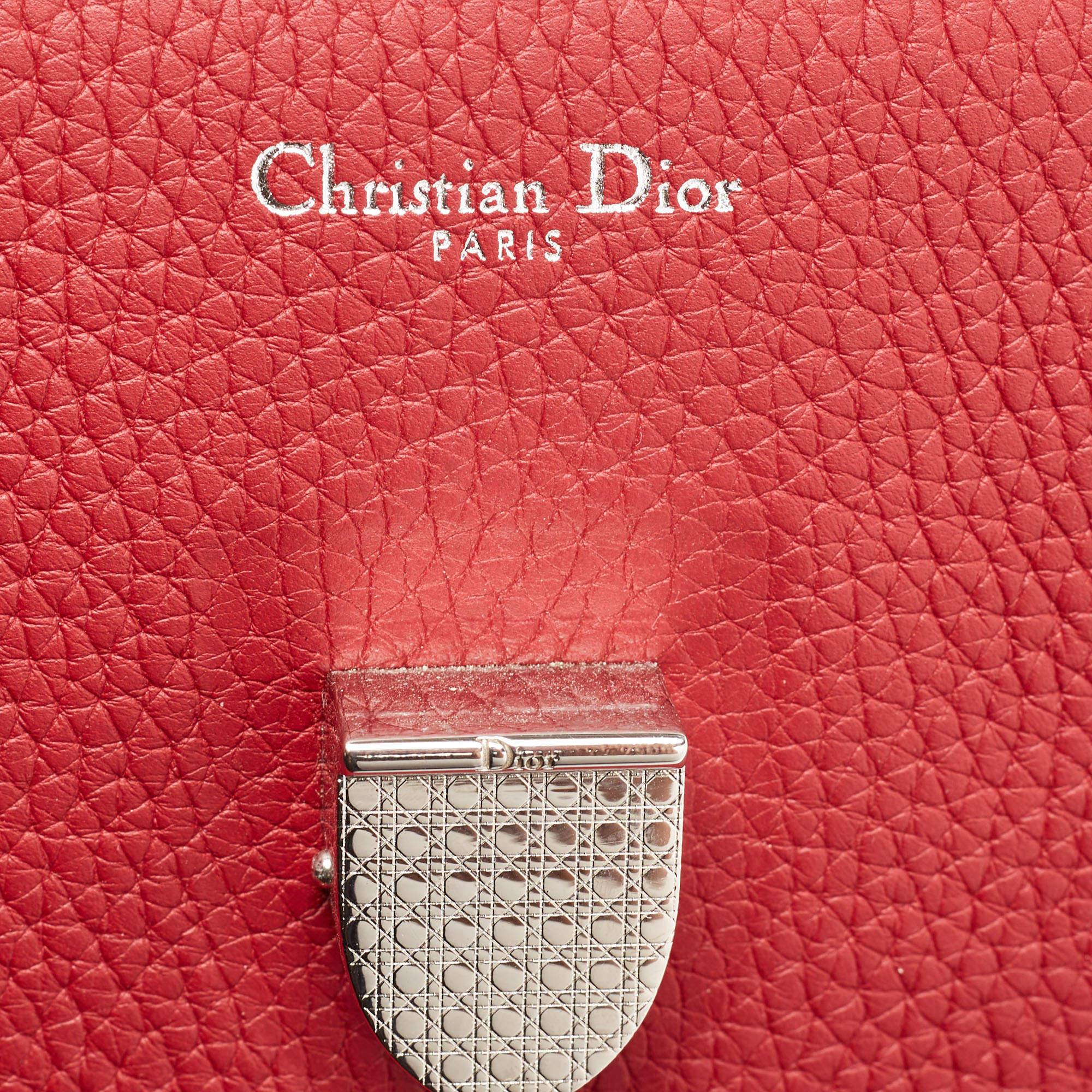 Dior grand sac à main Diorever en cuir rouge en vente 9