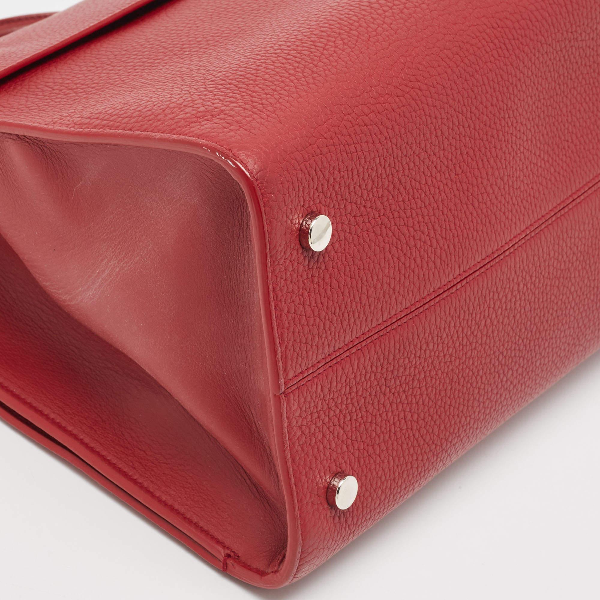 Dior grand sac à main Diorever en cuir rouge en vente 4