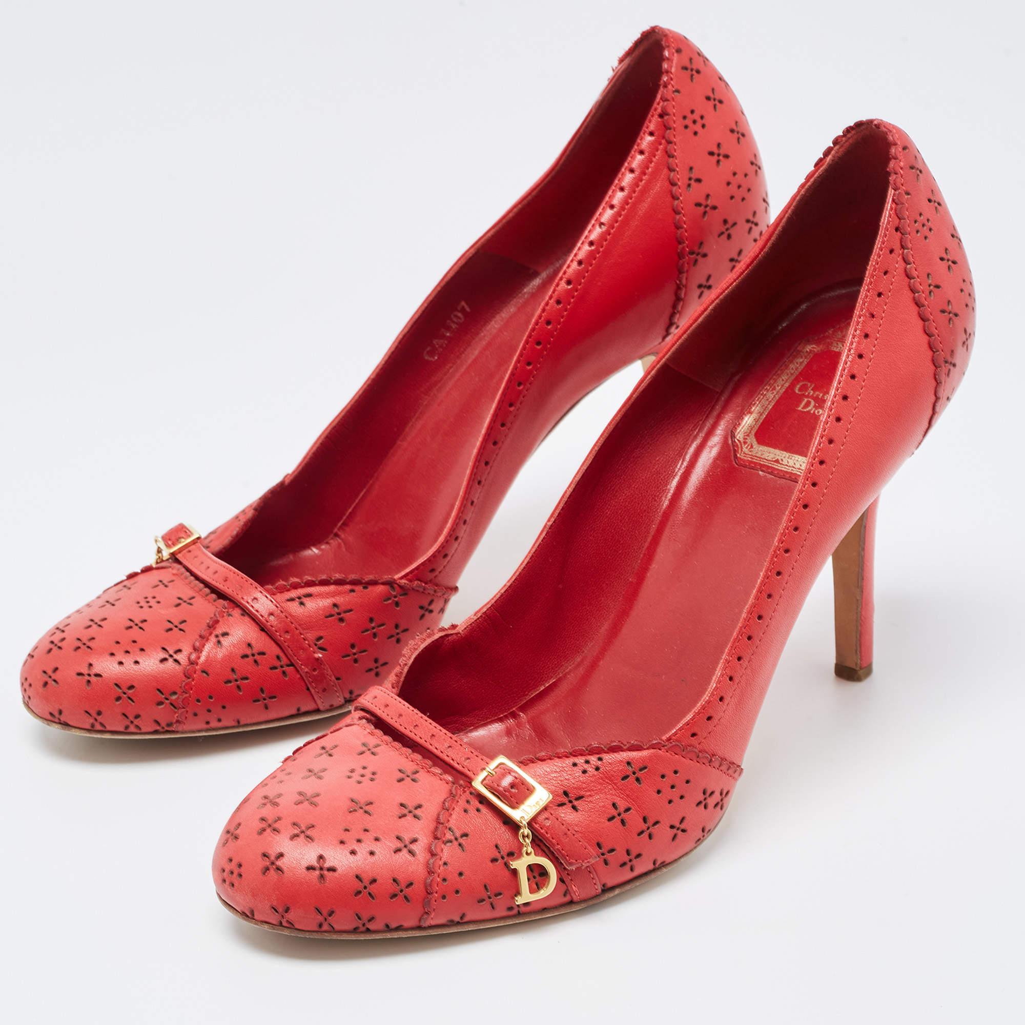 Dior Red Leather Round Toe Pumps Size 39 In Fair Condition For Sale In Dubai, Al Qouz 2