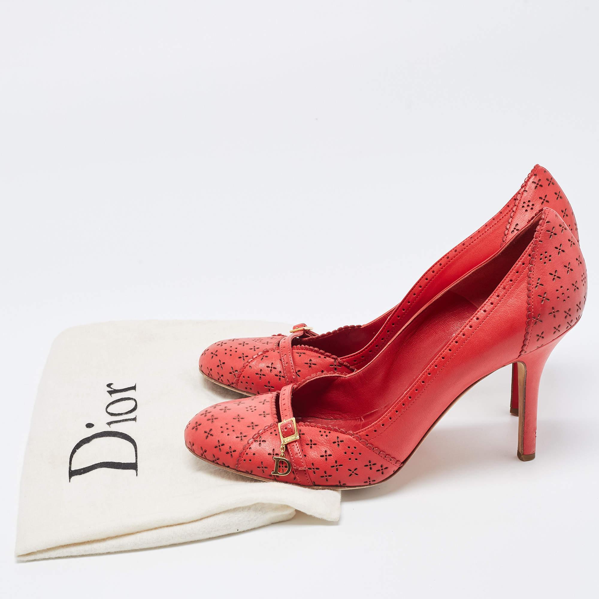 Women's Dior Red Leather Round Toe Pumps Size 39 For Sale