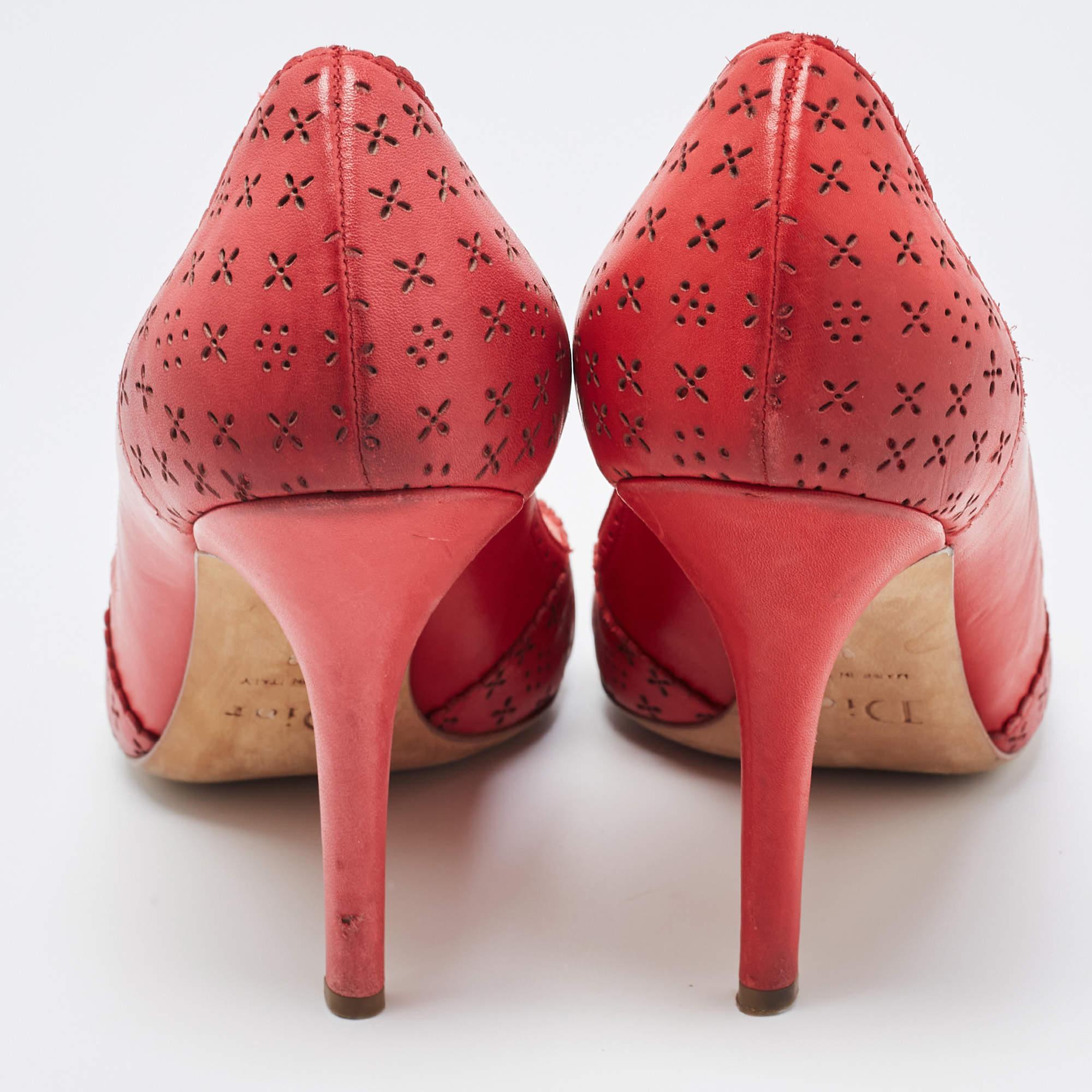 Dior Red Leather Round Toe Pumps Size 39 For Sale 3
