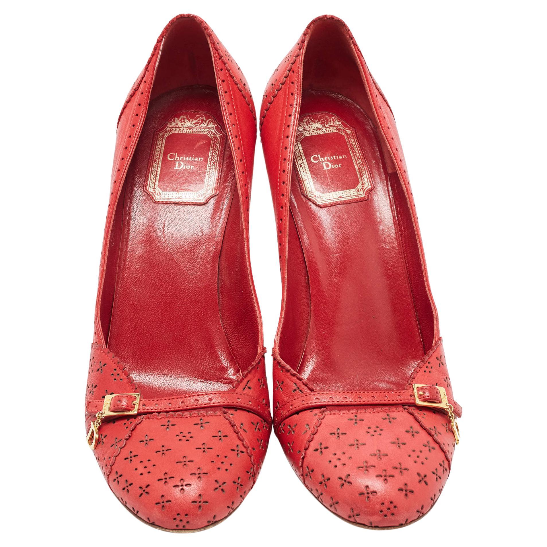 Dior Red Leather Round Toe Pumps Size 39 For Sale