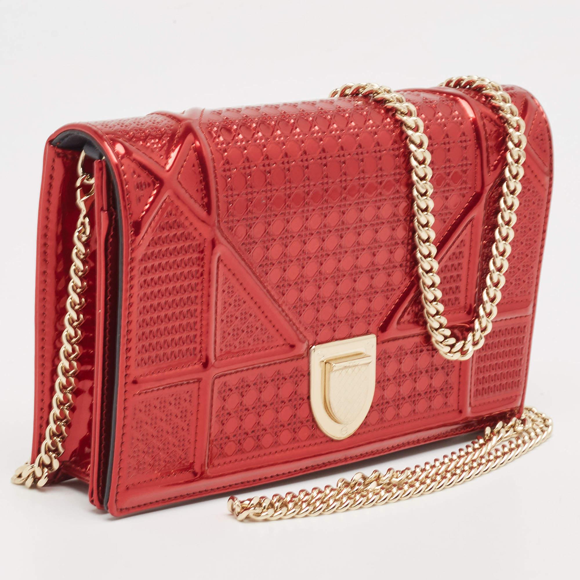 Dior Red Micro Cannage Patent Leather Diorama Wallet On Chain In Excellent Condition In Dubai, Al Qouz 2