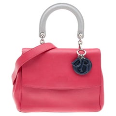 Petit sac Be Dior à poignée supérieure en cuir rouge/bleu marine Dior