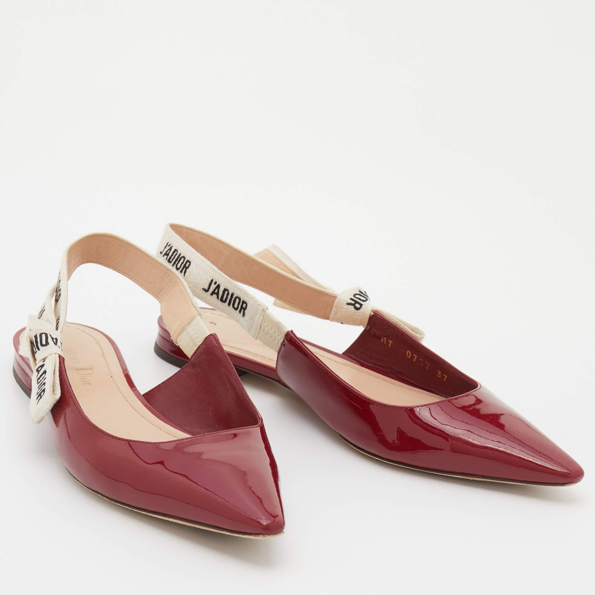A perfect blend of luxury, style, and comfort, these designer flats are made using quality materials and frame your feet in the most elegant way. They can be paired with a host of outfits from your wardrobe.

Includes: Original Dustbag