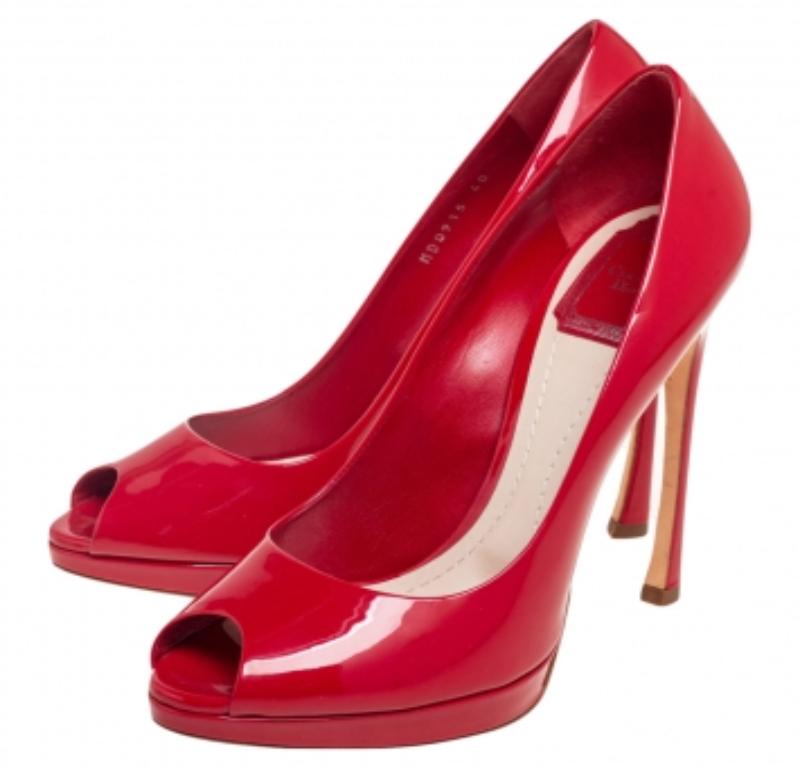 Rouge Dior Cuir verni rouge Miss Dior Peep Toe Platform Pumps Size 40 en vente