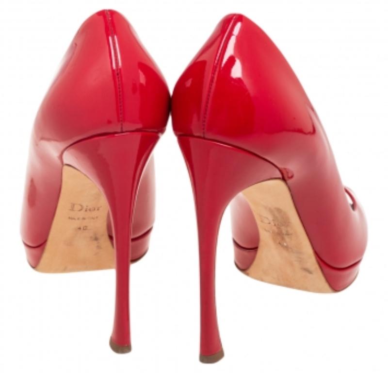 Dior Cuir verni rouge Miss Dior Peep Toe Platform Pumps Size 40 en vente 2