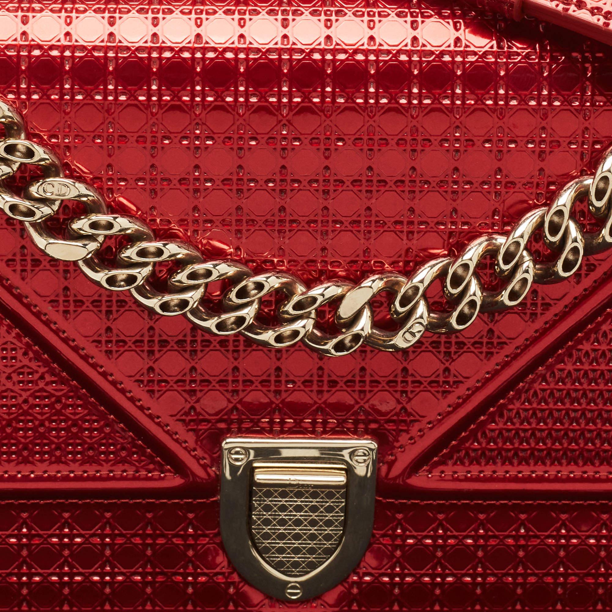 Dior Rote Diorama Umhängetasche aus Lackleder im Angebot 6
