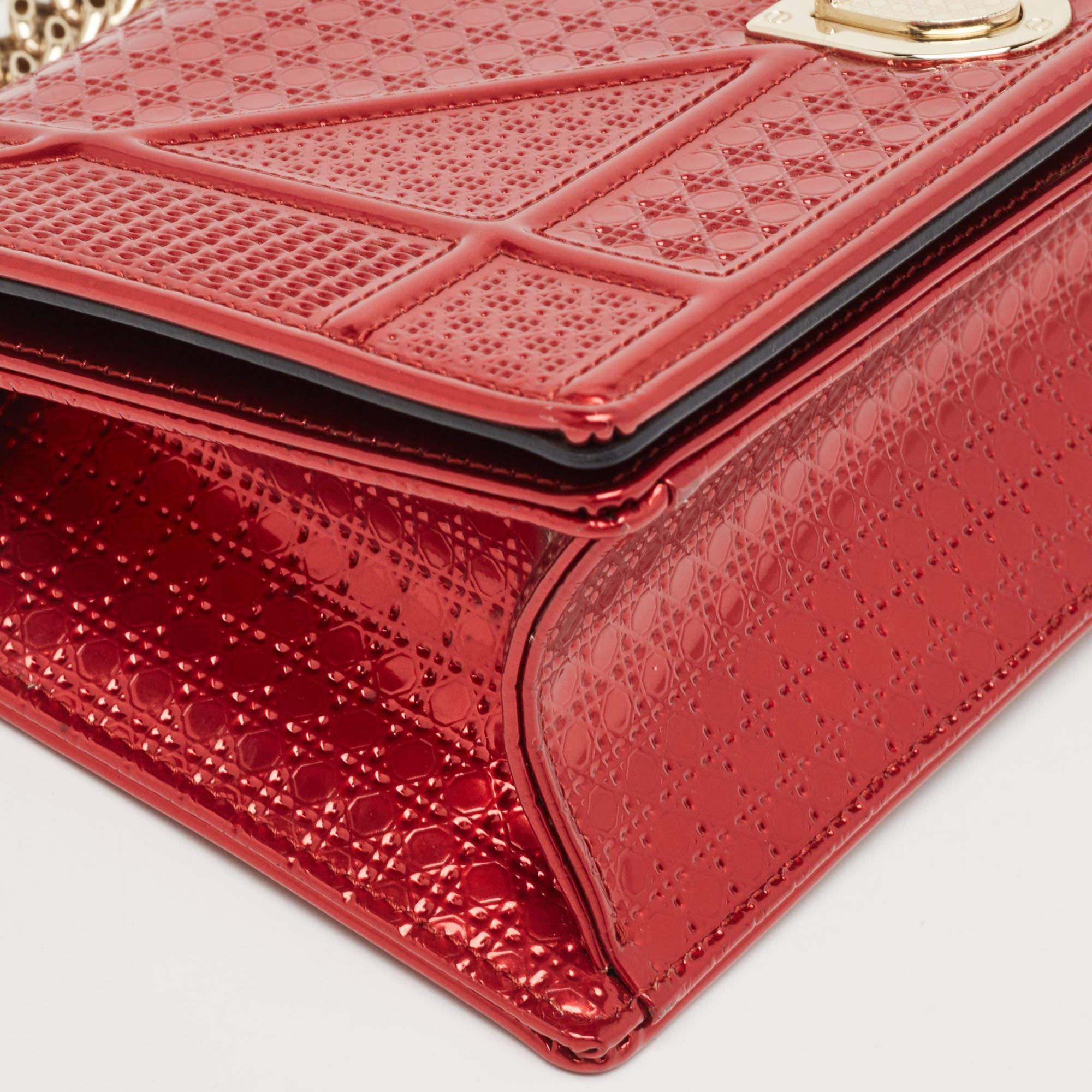 Dior Rote Diorama Umhängetasche aus Lackleder im Angebot 10