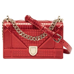 Petit sac à bandoulière Diorama Dior en cuir verni rouge