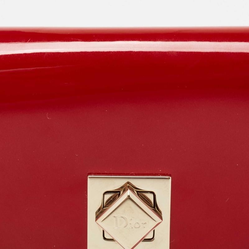 Dior Red Patent Leather Turnlock Trifold Compact Wallet In Good Condition In Dubai, Al Qouz 2
