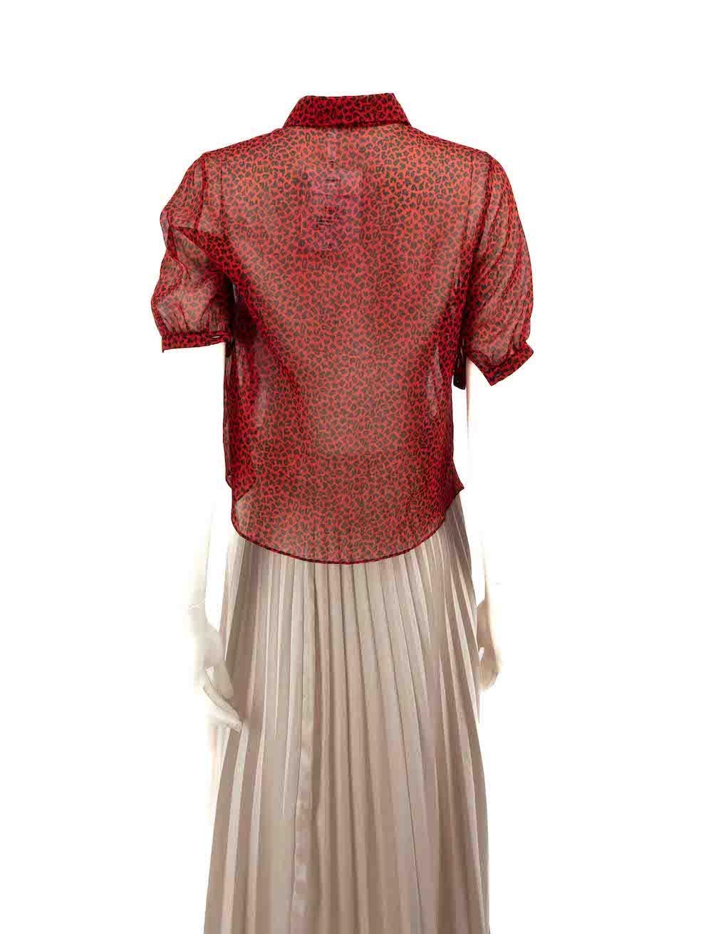 Chemisier Dior rouge en soie transparente à imprimé léopard, taille XS Neuf - En vente à London, GB