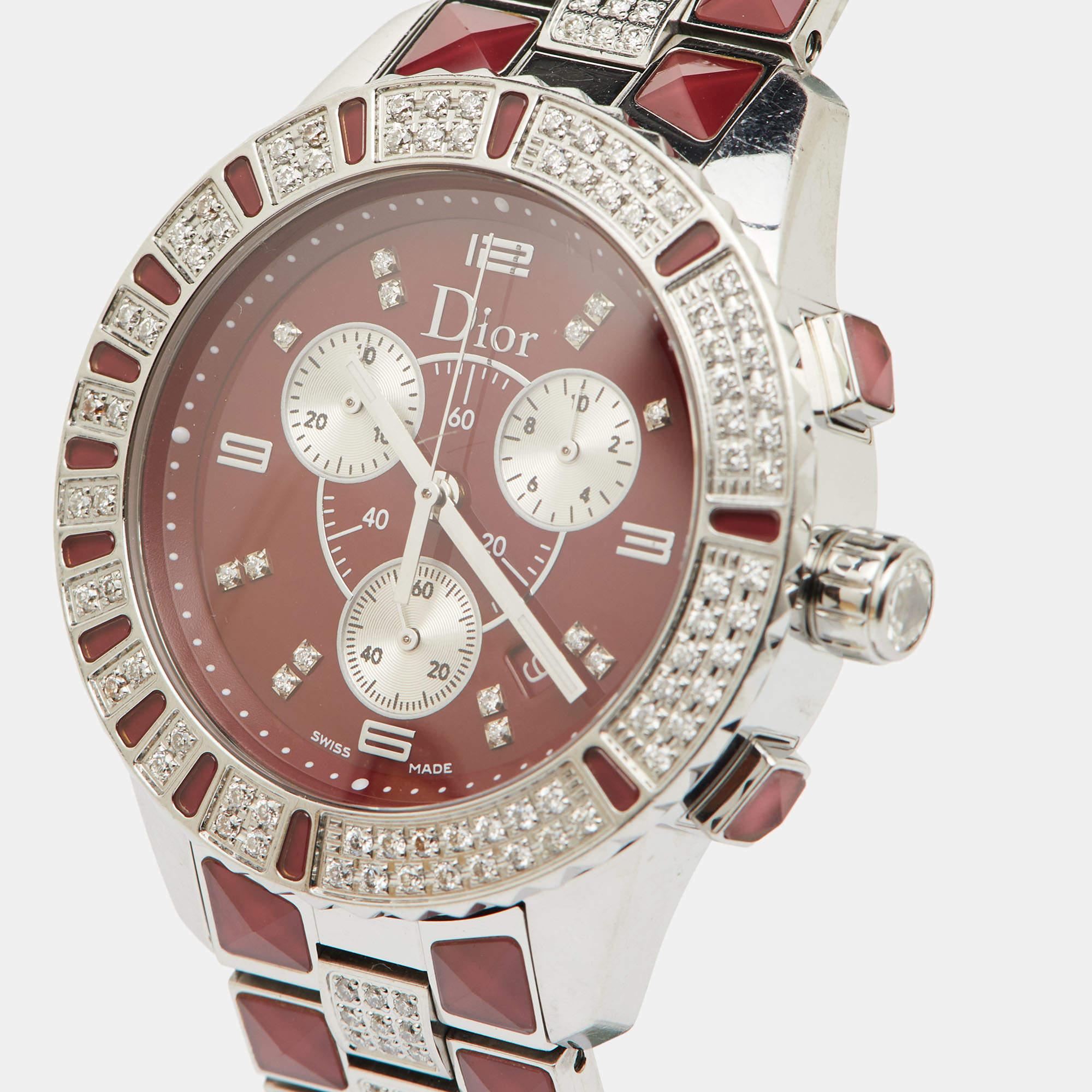 The Dior Christal CD11413FM001 is a striking women's wristwatch. Its vibrant red stainless steel case exudes elegance. The dial features glimmering diamond accents, adding a touch of luxury. This limited edition timepiece seamlessly combines fashion