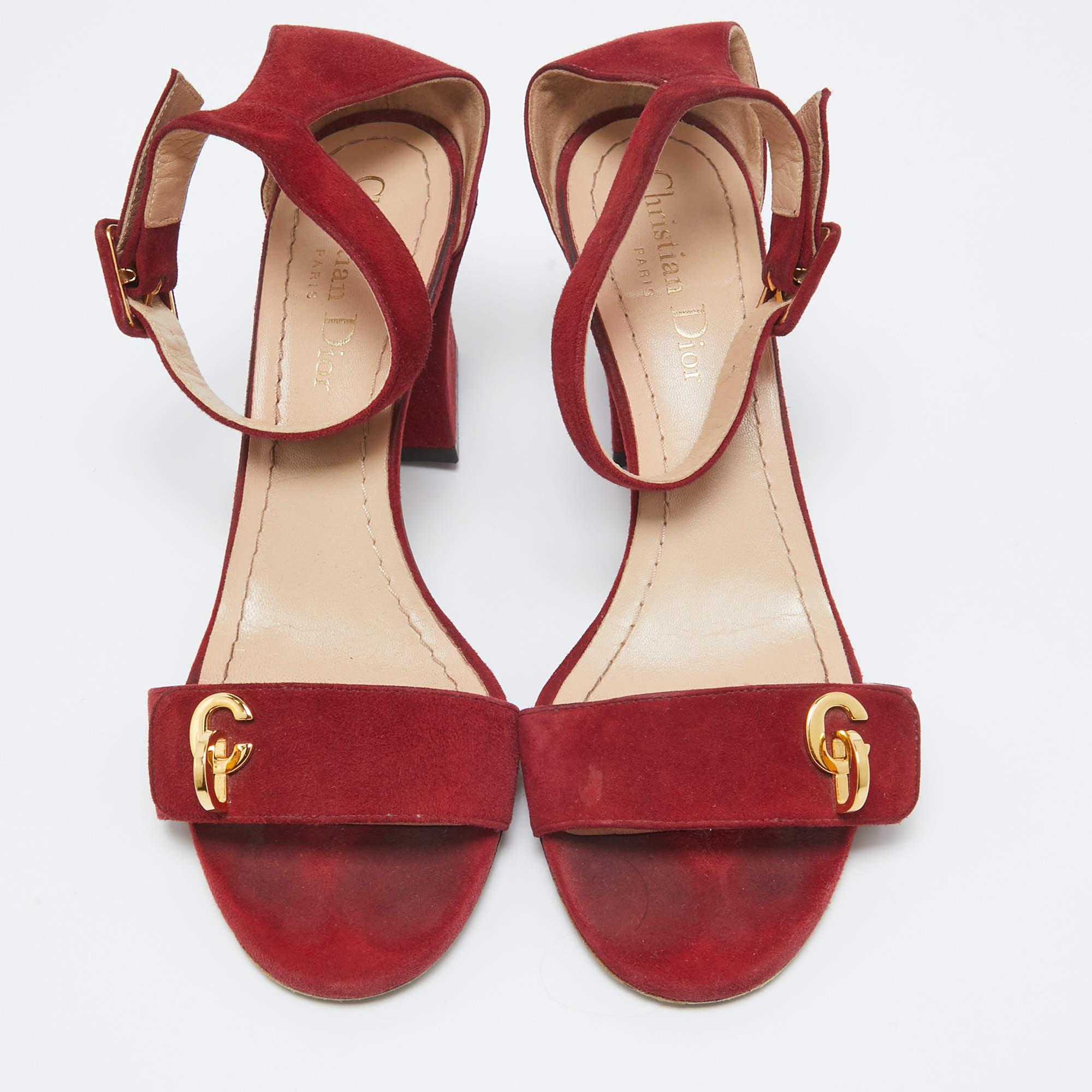 Marron Dior Sandales C'est à lanières à la cheville en daim rouge taille 37 en vente