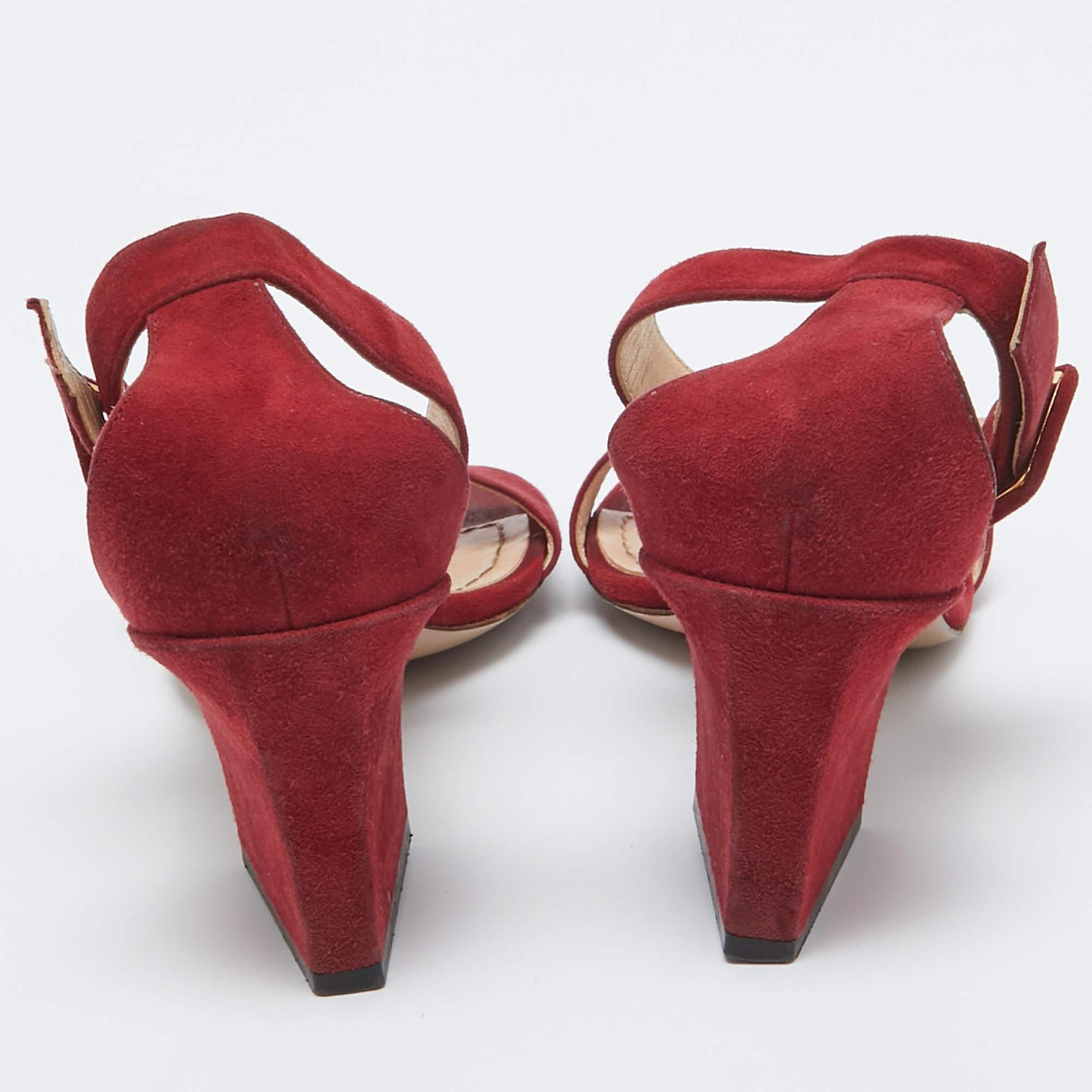Dior Sandales C'est à lanières à la cheville en daim rouge taille 37 Pour femmes en vente