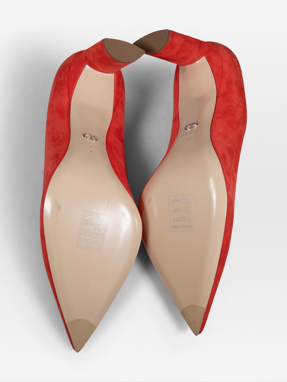 Dior Red Suede Logo Chain Pumps Taglia IT 41 In condizioni buone in vendita a London, GB