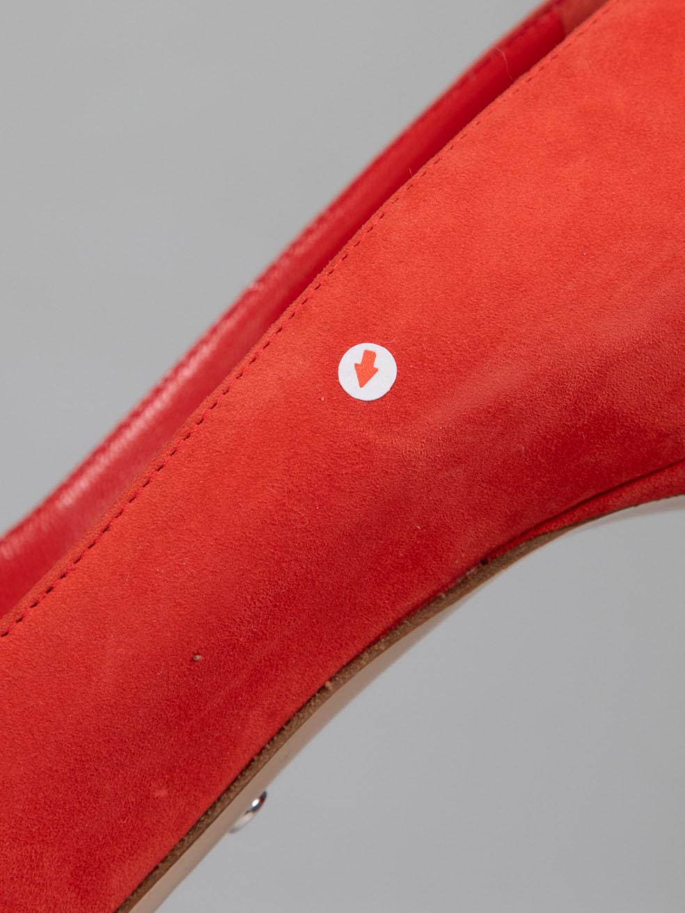 Dior Red Suede Logo Chain Pumps Taglia IT 41 in vendita 2
