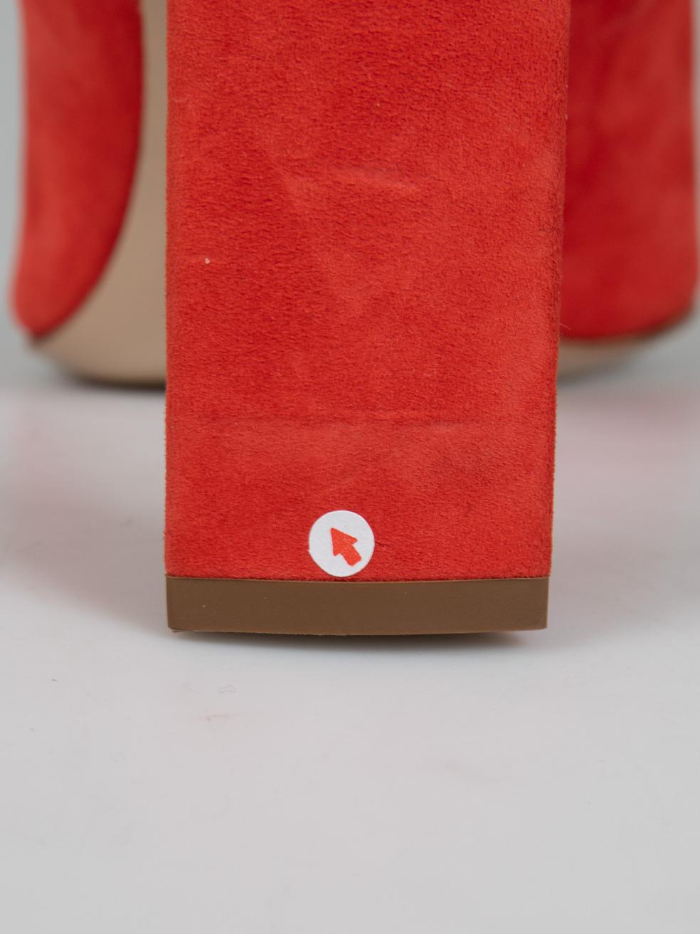 Dior Red Suede Logo Chain Pumps Taglia IT 41 in vendita 4