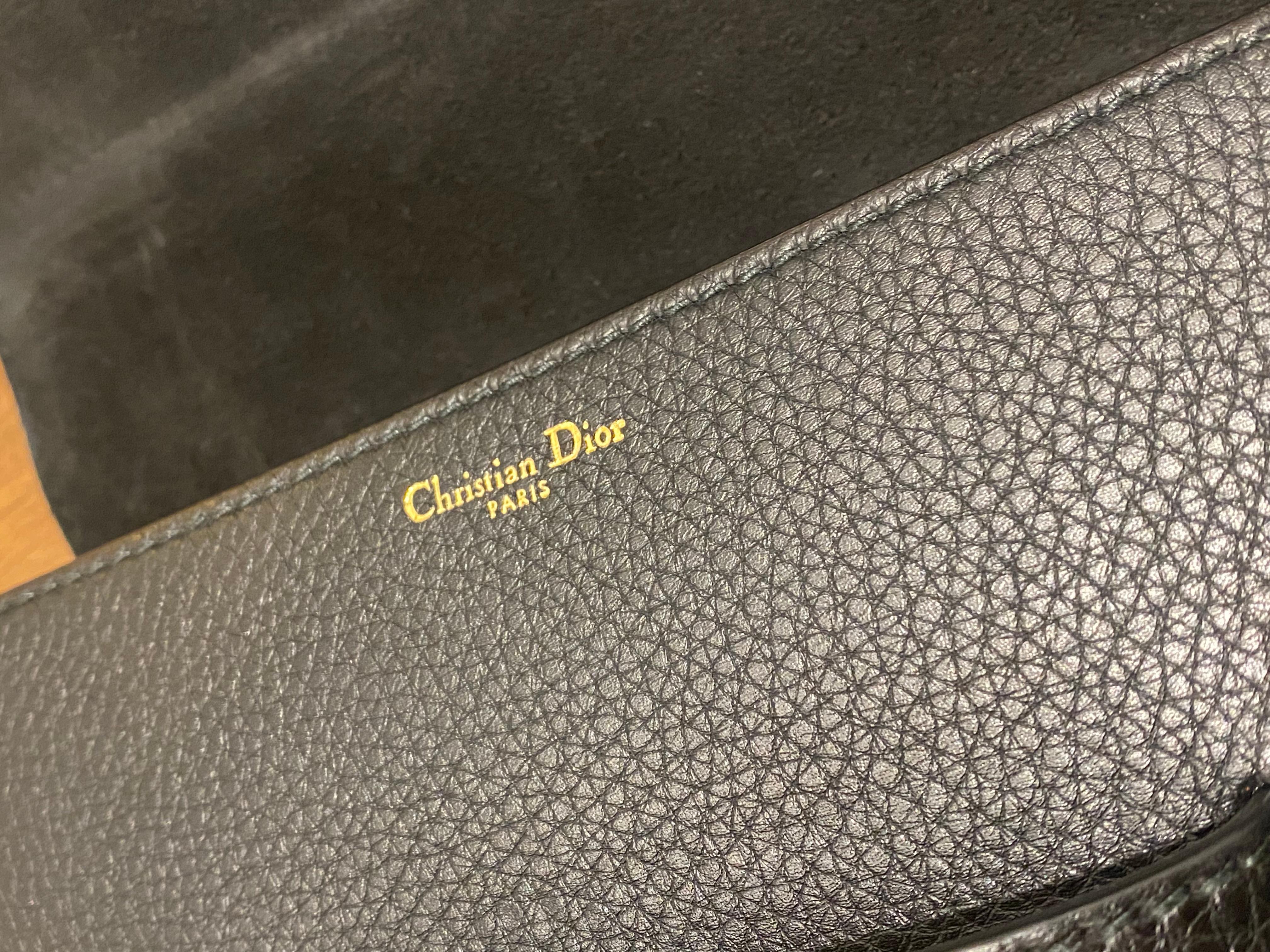 Sac à bandoulière Dior Revolution (DioRevolution) en cuir, comme neuf en vente 7