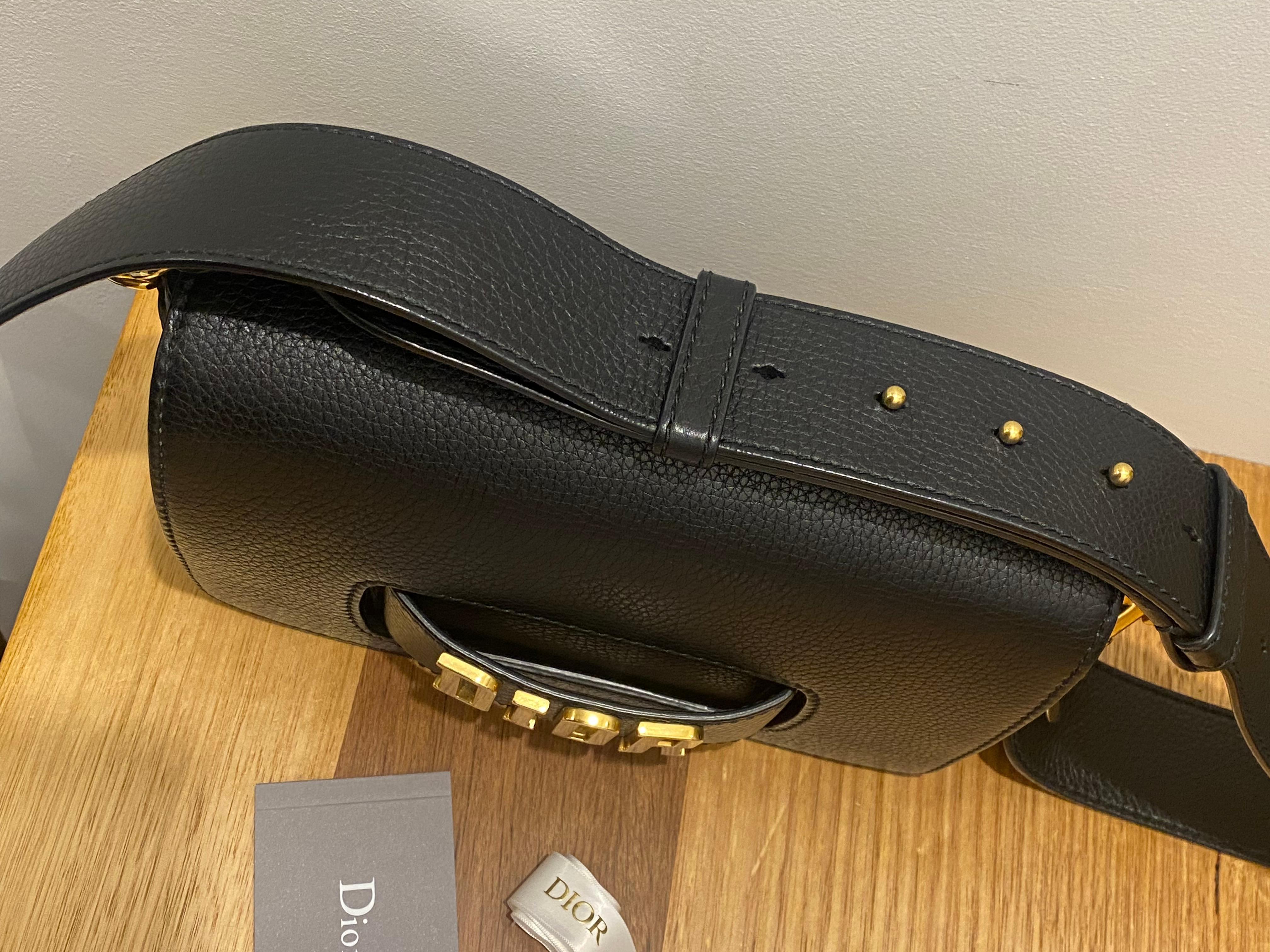 Sac à bandoulière Dior Revolution (DioRevolution) en cuir, comme neuf en vente 10