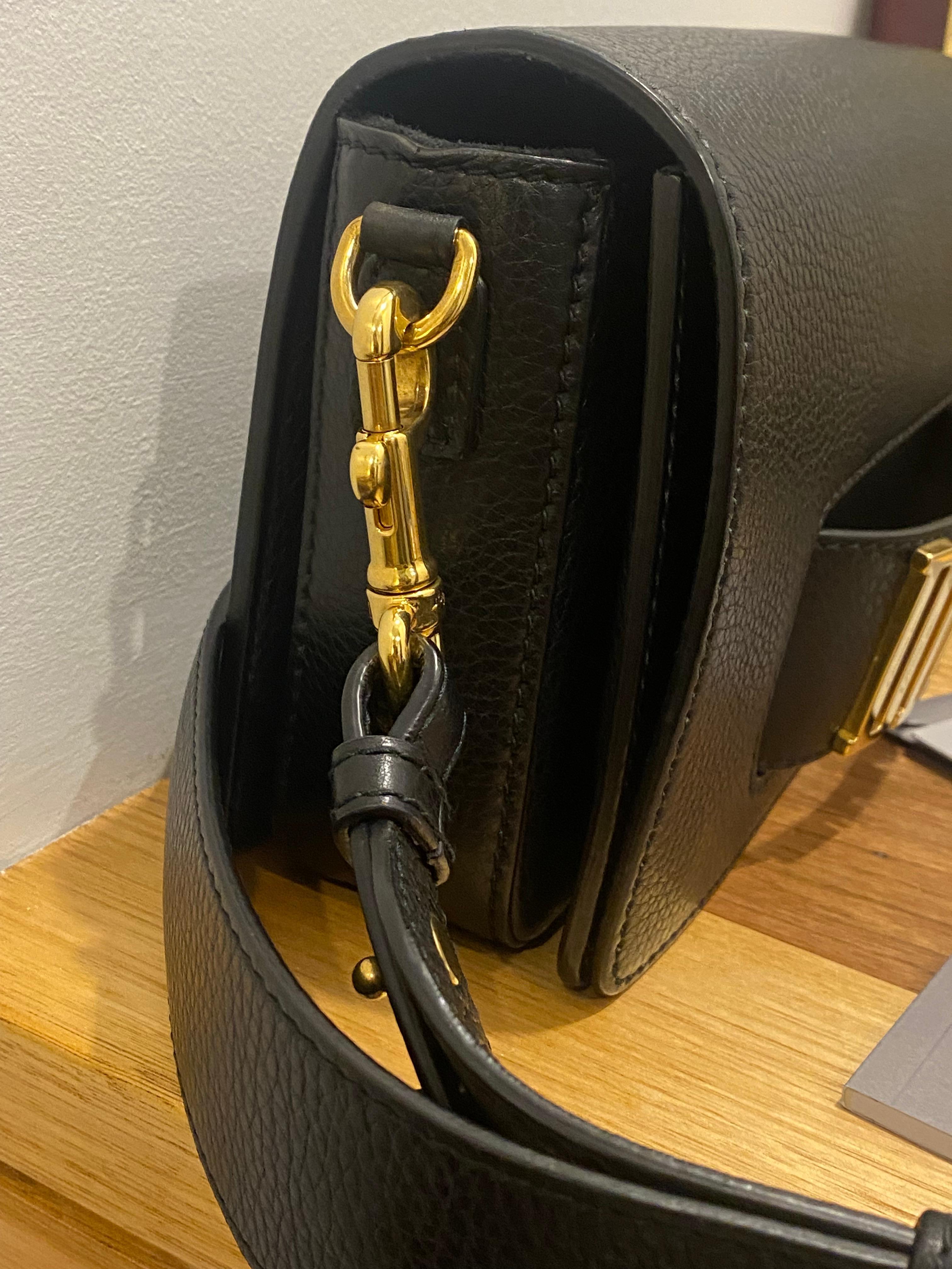 Sac à bandoulière Dior Revolution (DioRevolution) en cuir, comme neuf en vente 12