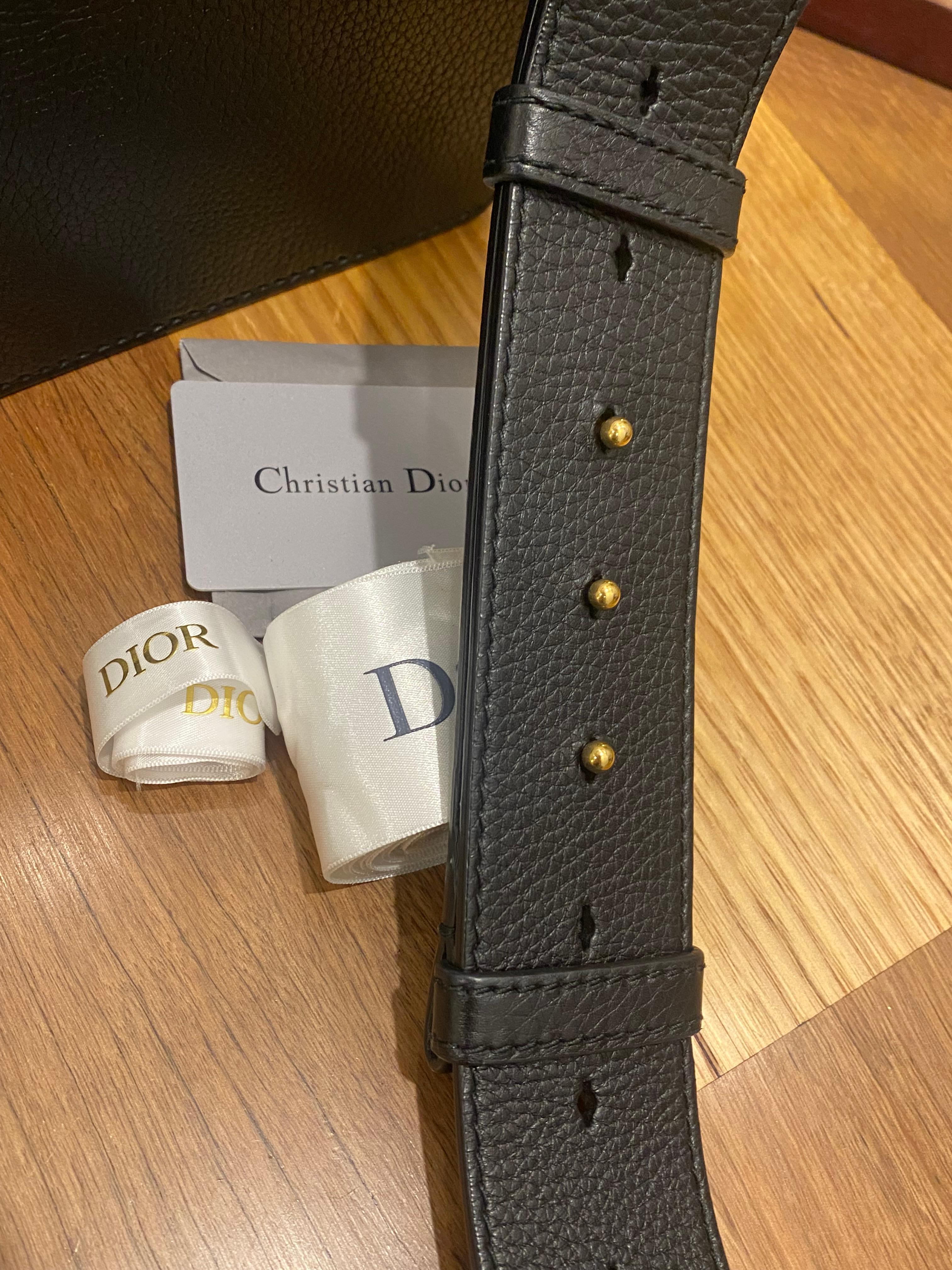 Sac à bandoulière Dior Revolution (DioRevolution) en cuir, comme neuf en vente 14