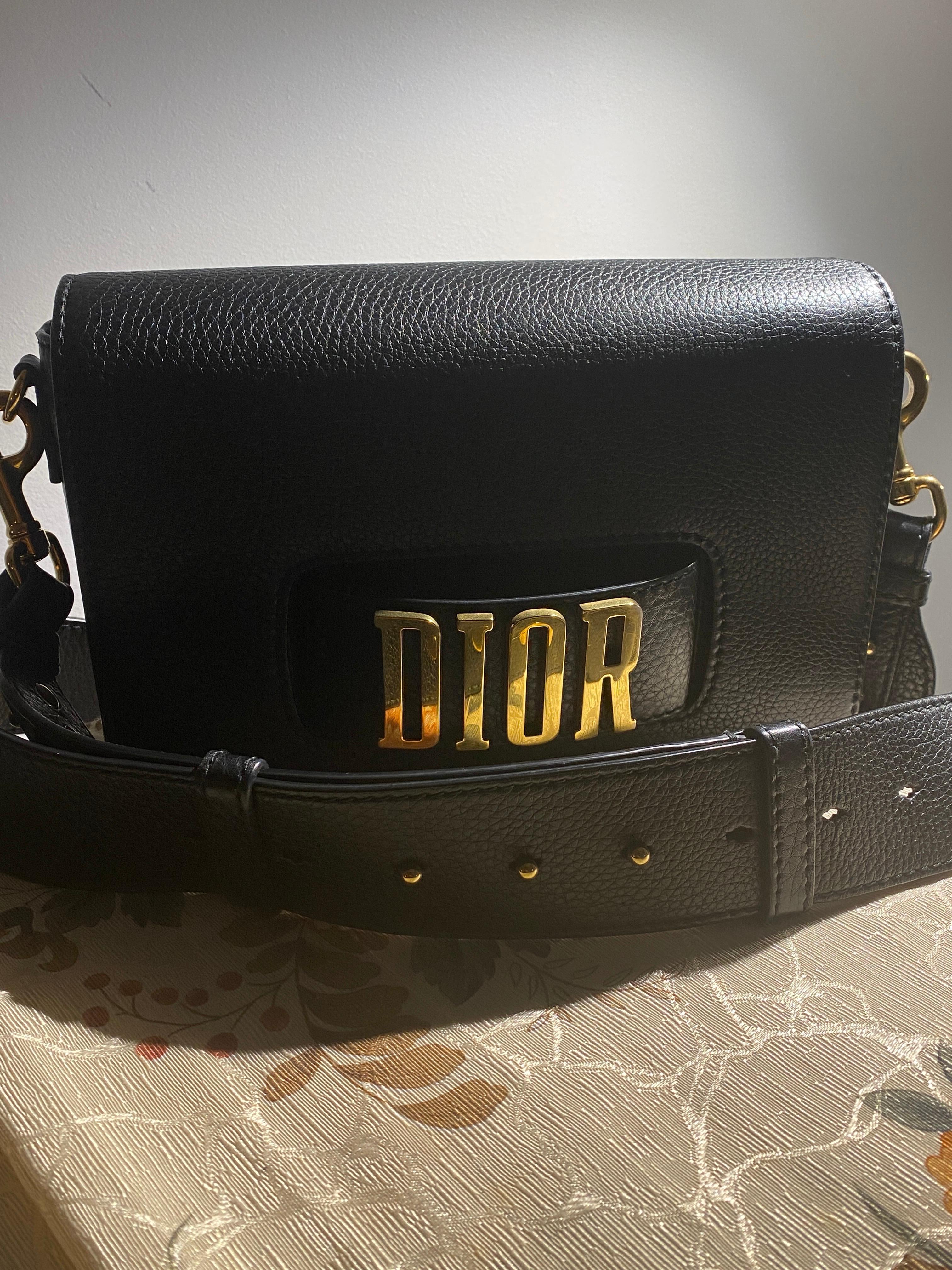 Sac à bandoulière Dior Revolution (DioRevolution) en cuir, comme neuf Excellent état - En vente à MELBOURNE, AU