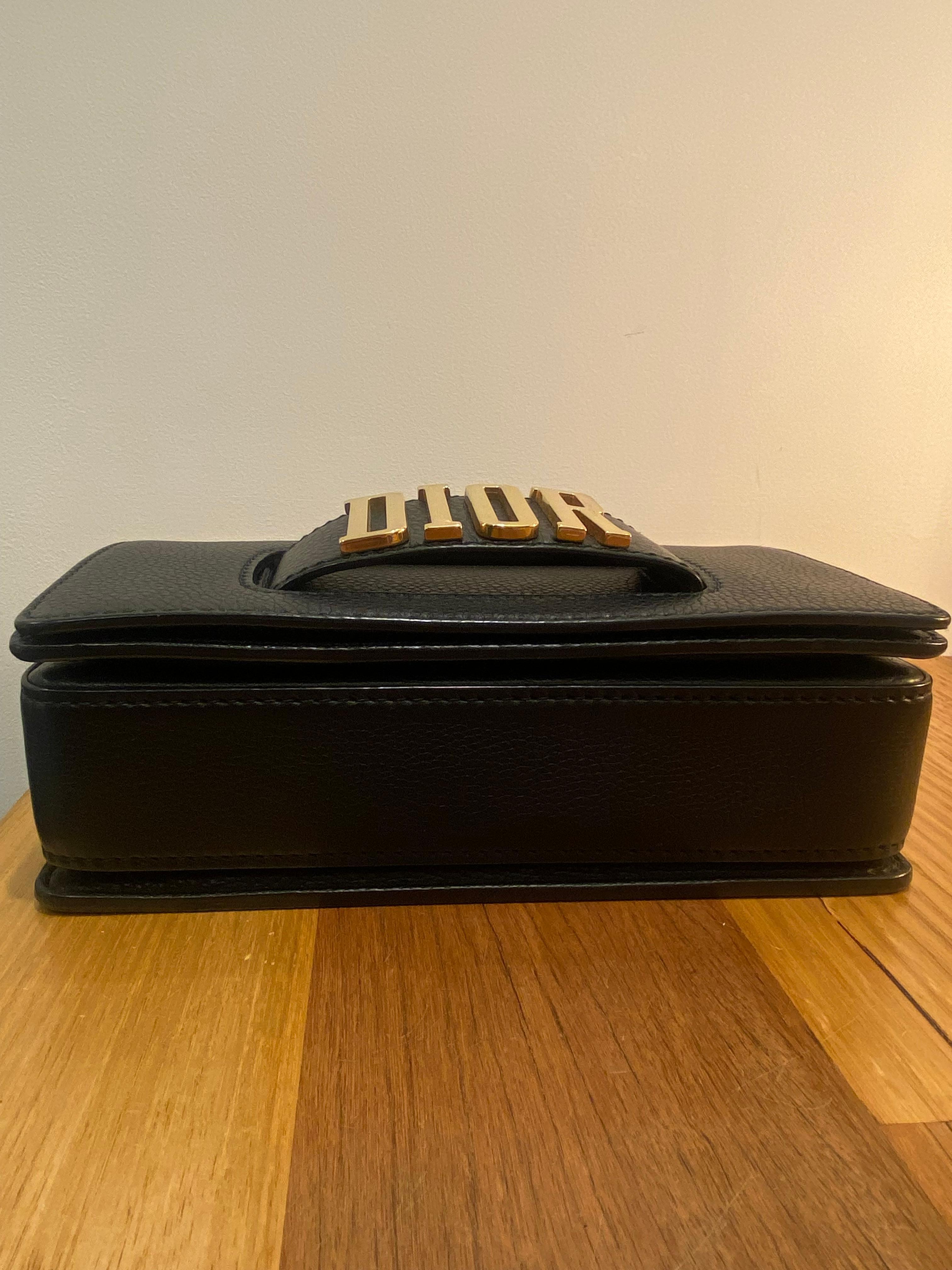 Sac à bandoulière Dior Revolution (DioRevolution) en cuir, comme neuf en vente 1