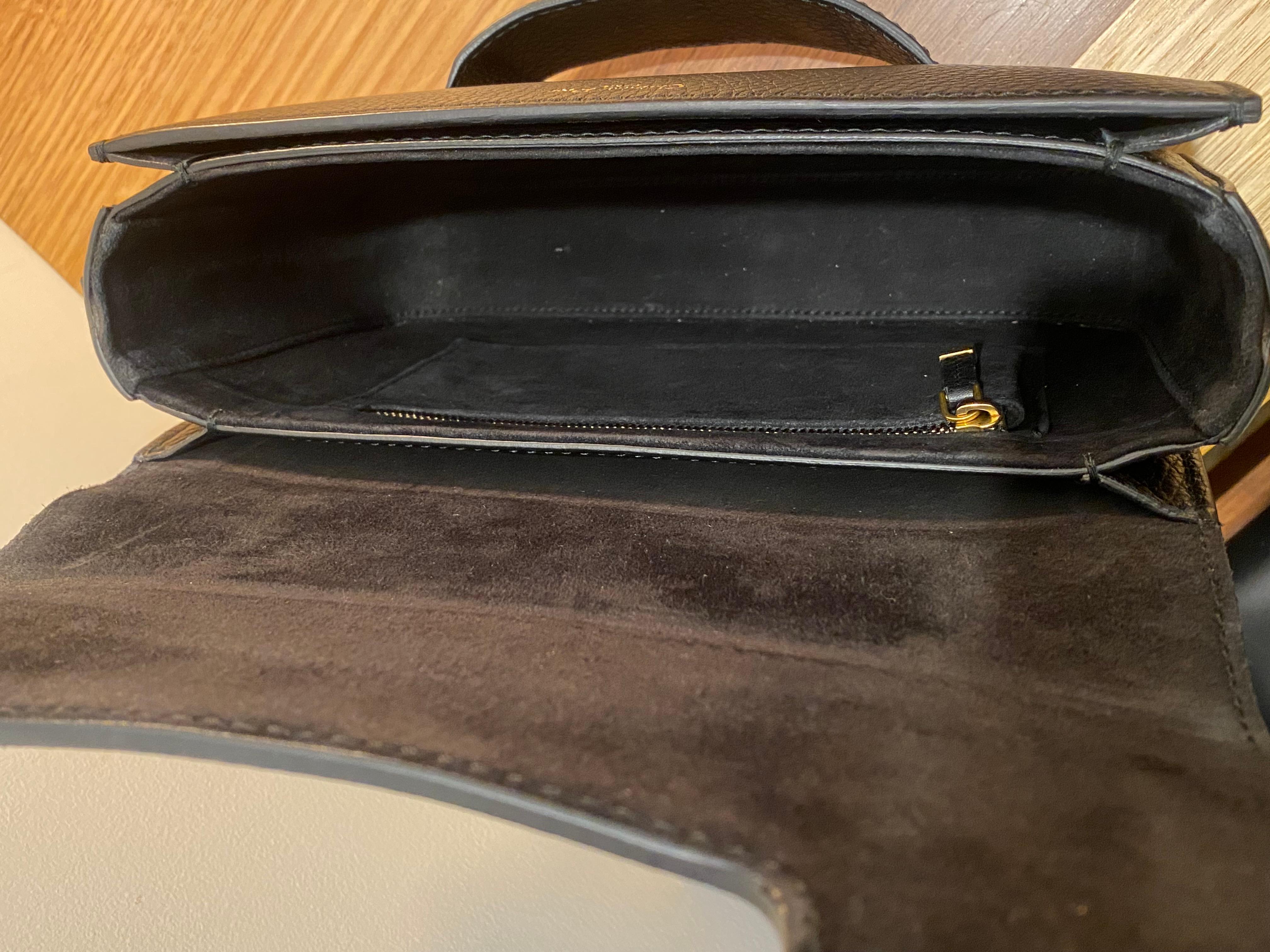Sac à bandoulière Dior Revolution (DioRevolution) en cuir, comme neuf en vente 2