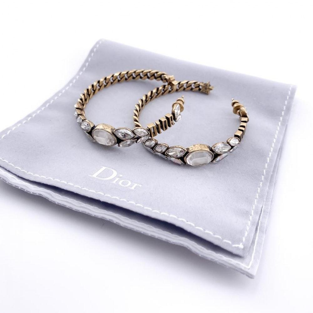 diorevolution stud earrings
