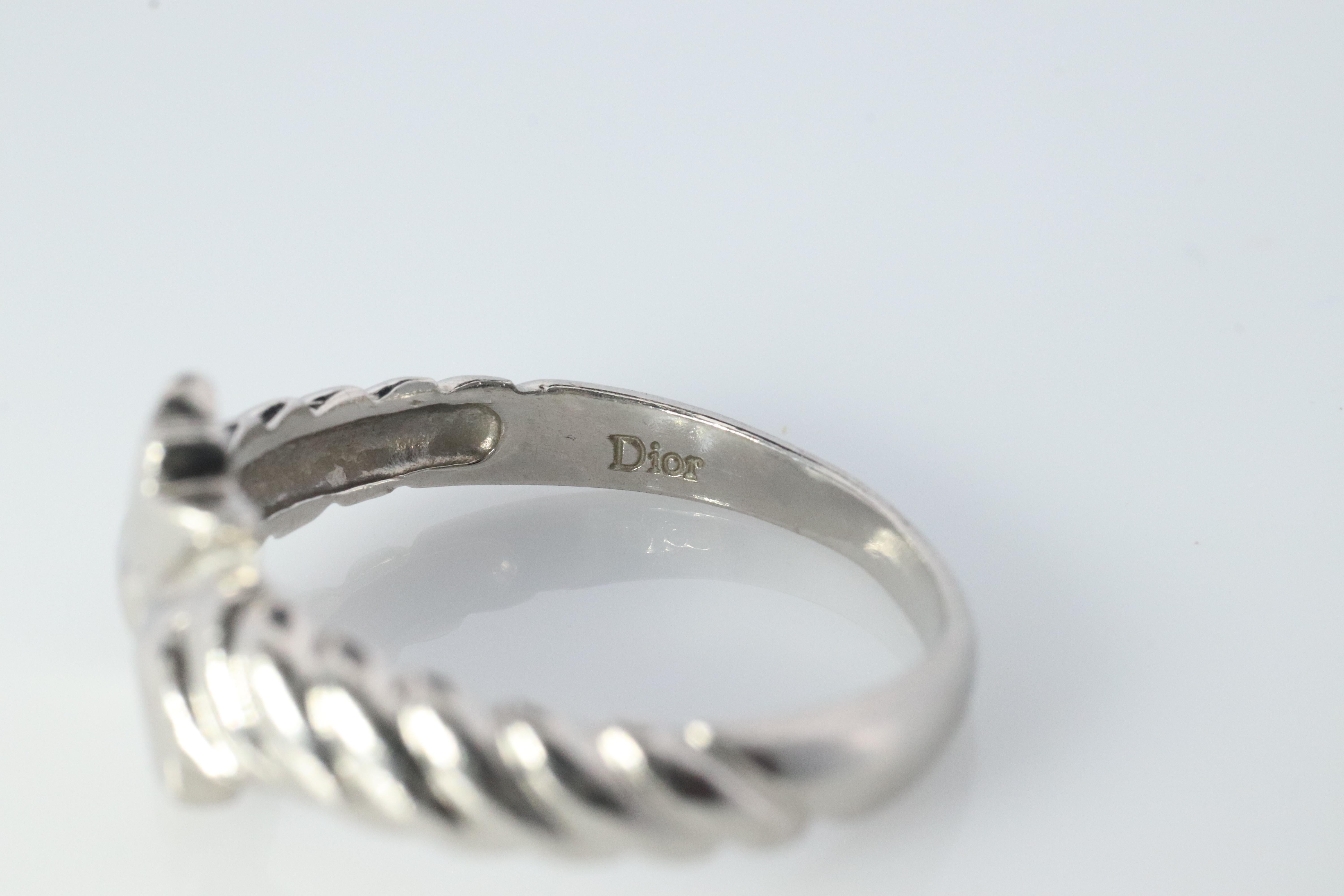 Authentic Christian Dior Ring.

PT900 Platinum Band.

Cluster of Bells.


Size 6
3.2grams