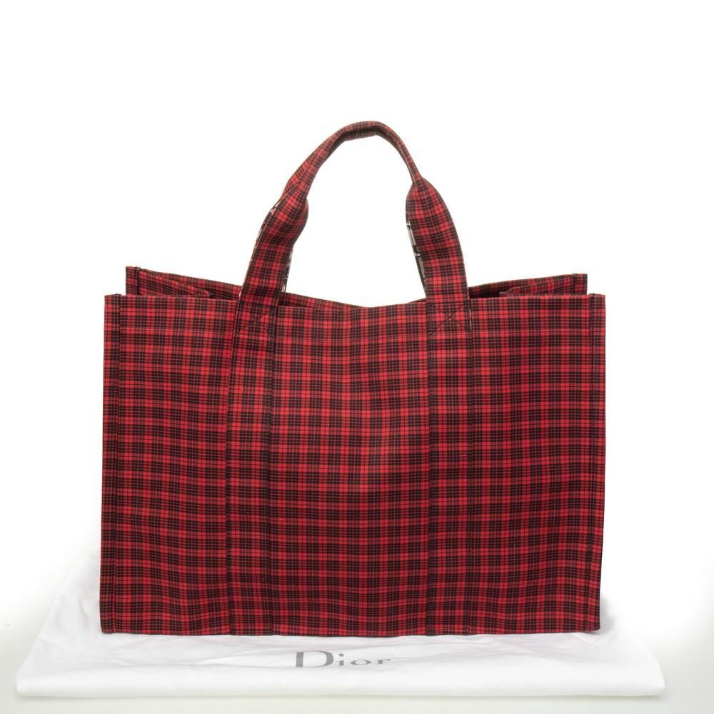 Get your hands on this eye-catching Dior bag to complete your casual or vacation look. This chic bag has an equally sleek interior lined with canvas. This Diordouble tote is made from checkered canvas and can be reversed and used. Two totes for the