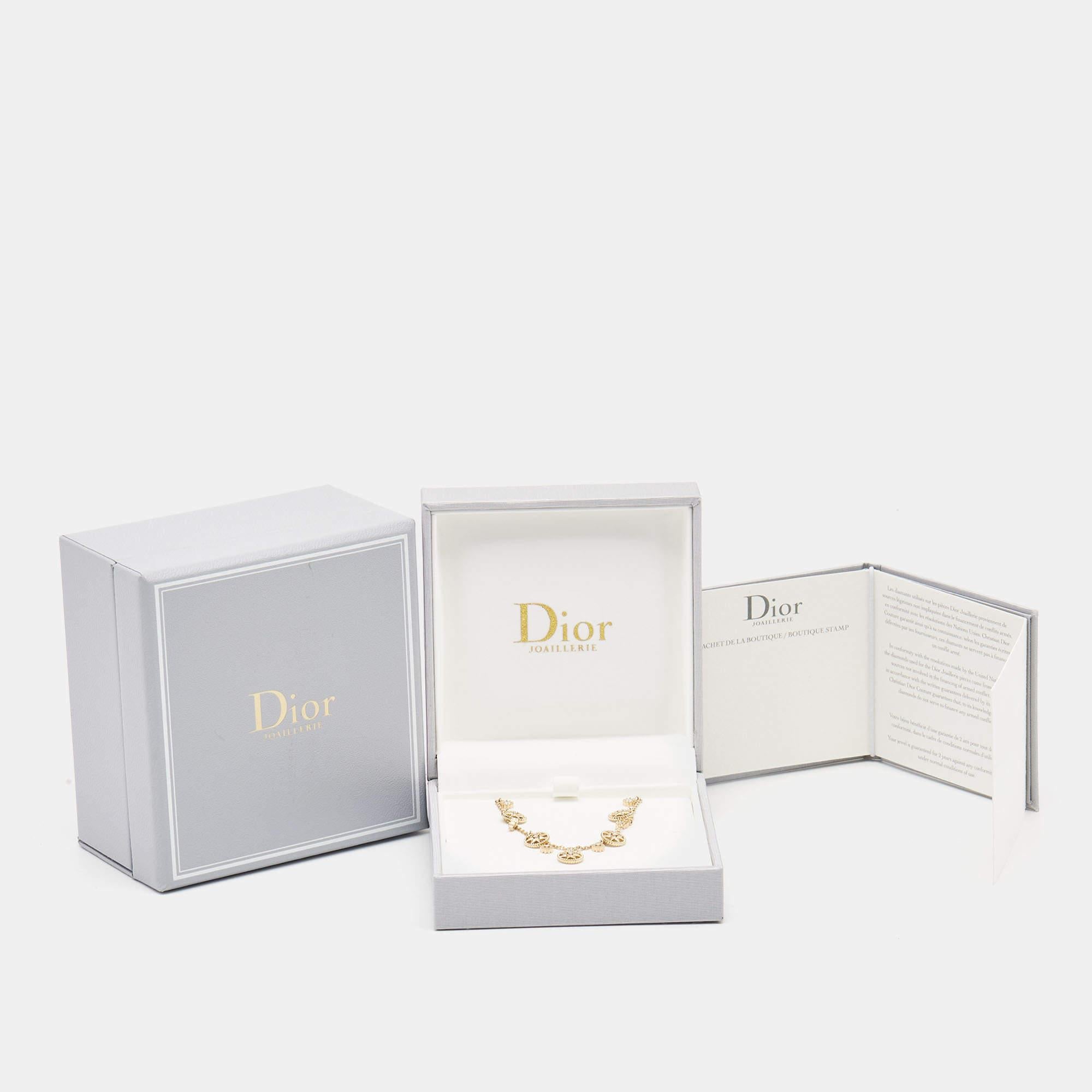 Dior Rose Des Vents 5 Motif Mother of Pearl Diamonds 18k Yellow Gold Necklace In New Condition In Dubai, Al Qouz 2